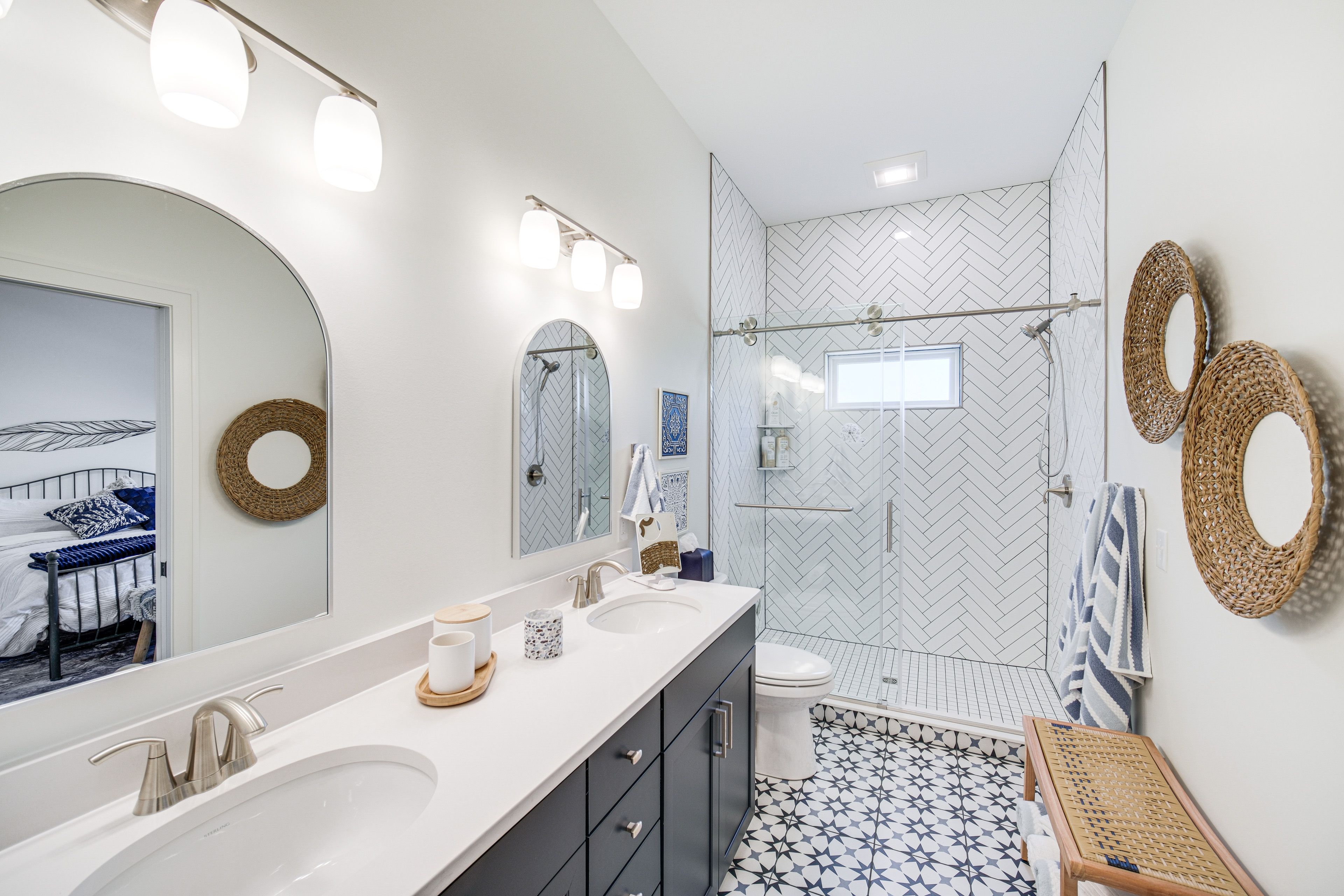 Full Bathroom | Towels Provided