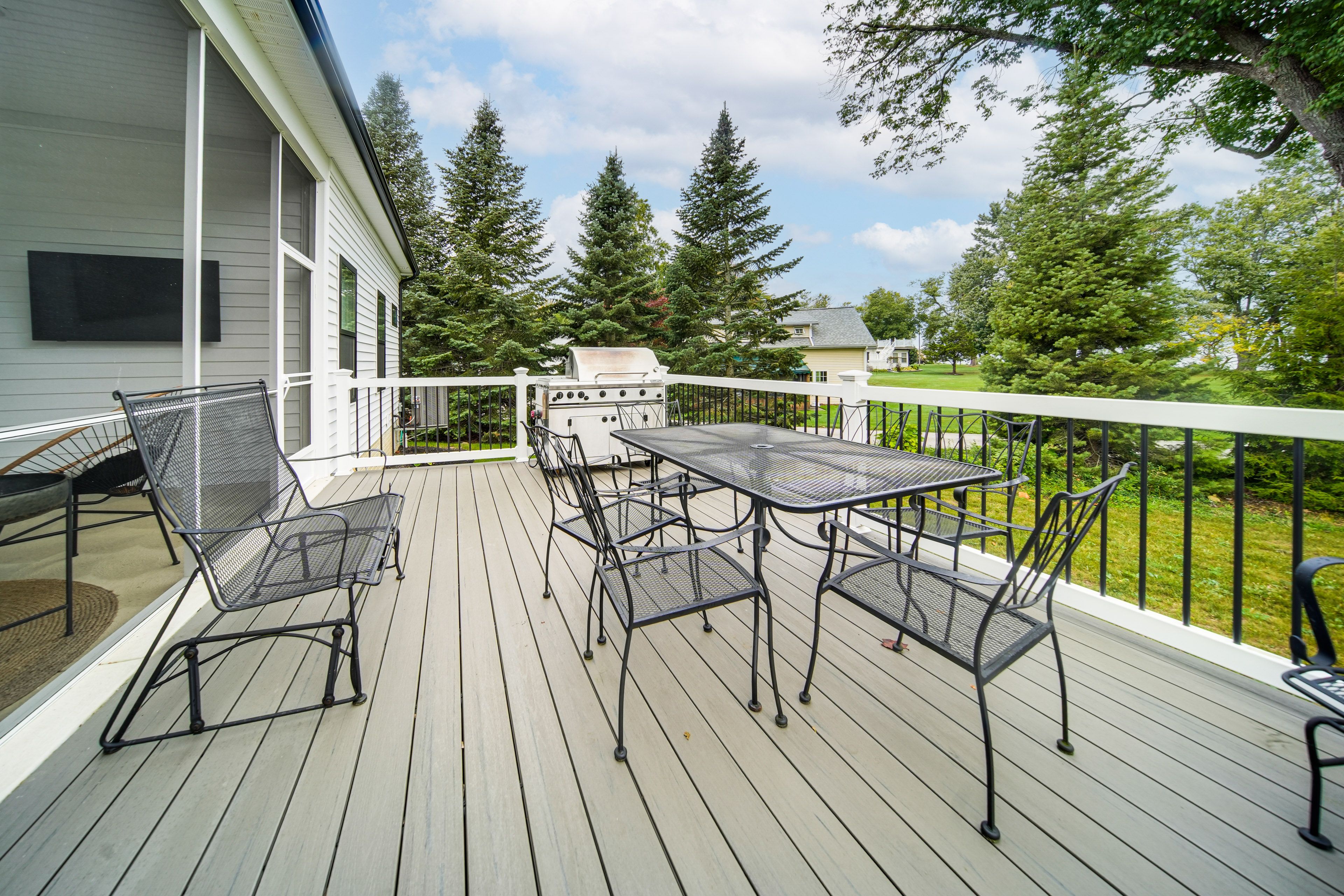 House Exterior | Furnished Deck | Dining Area | Gas Grill | Private Yard