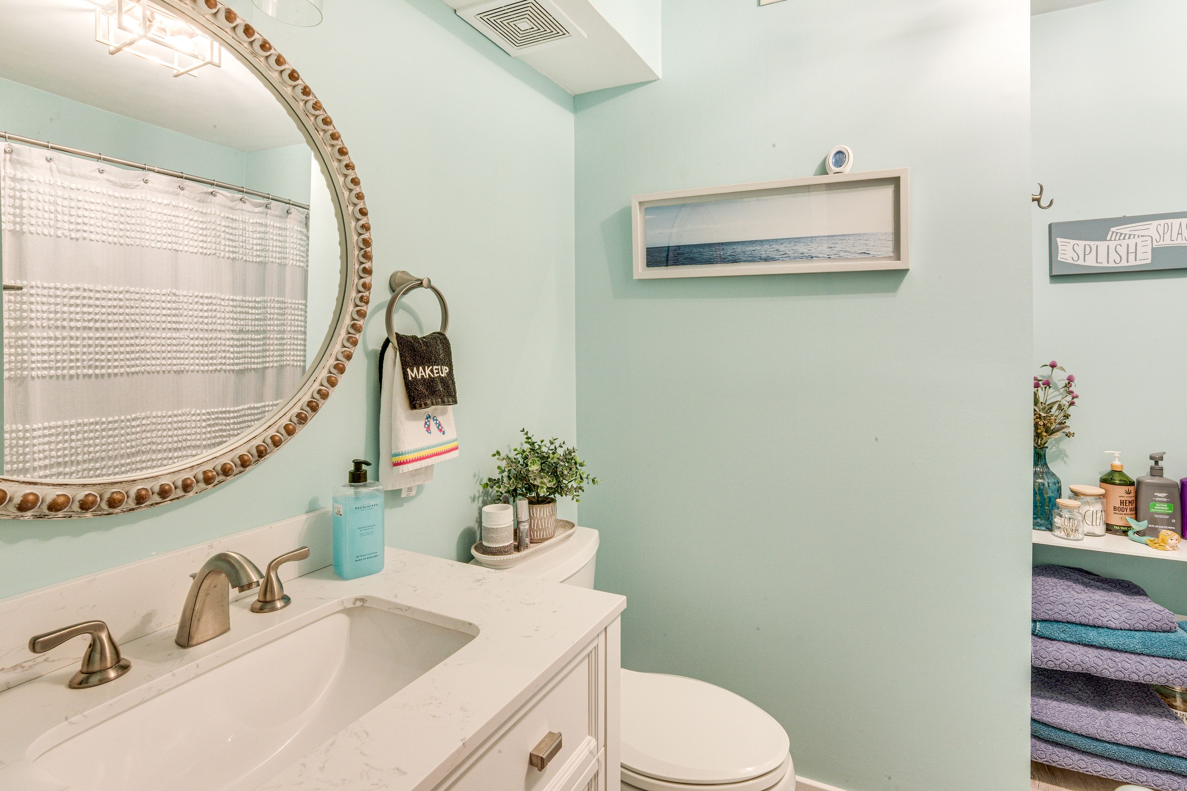 Full Bathroom | Towels Provided