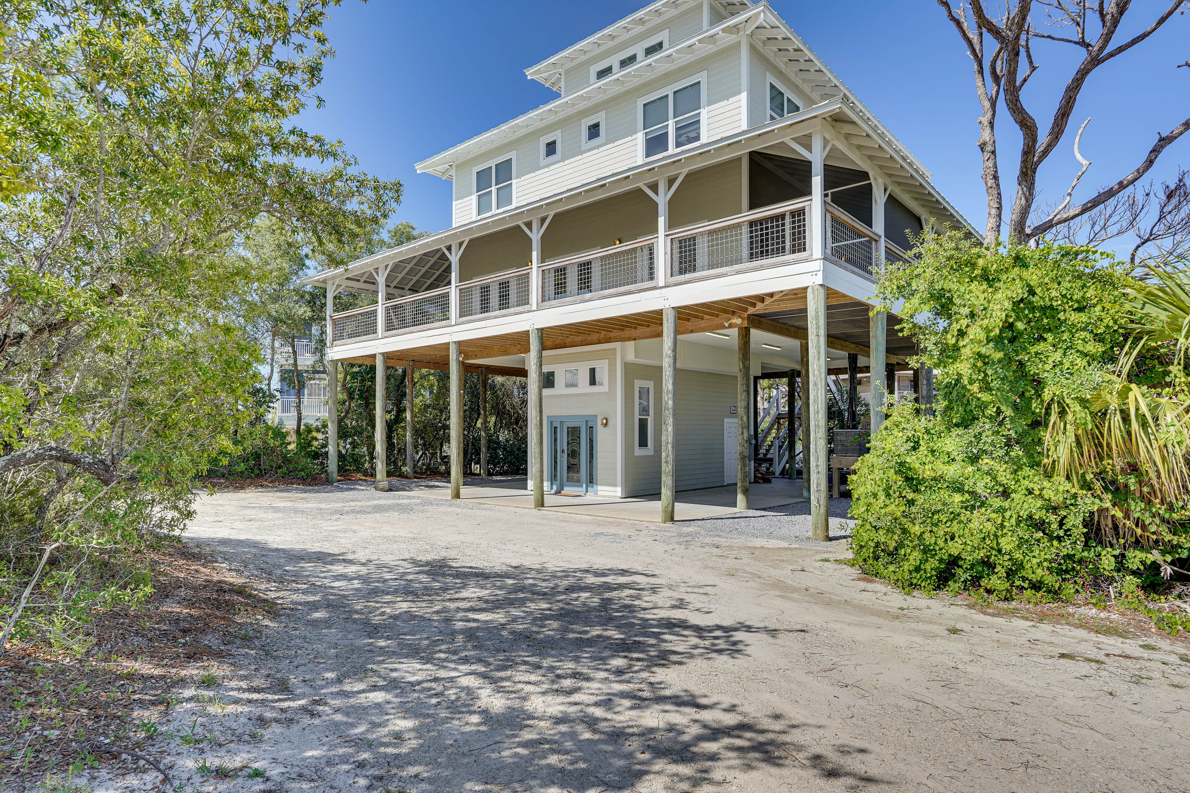 Parking | Driveway (6 Vehicles) | Boat Parking (18.5' Carport)
