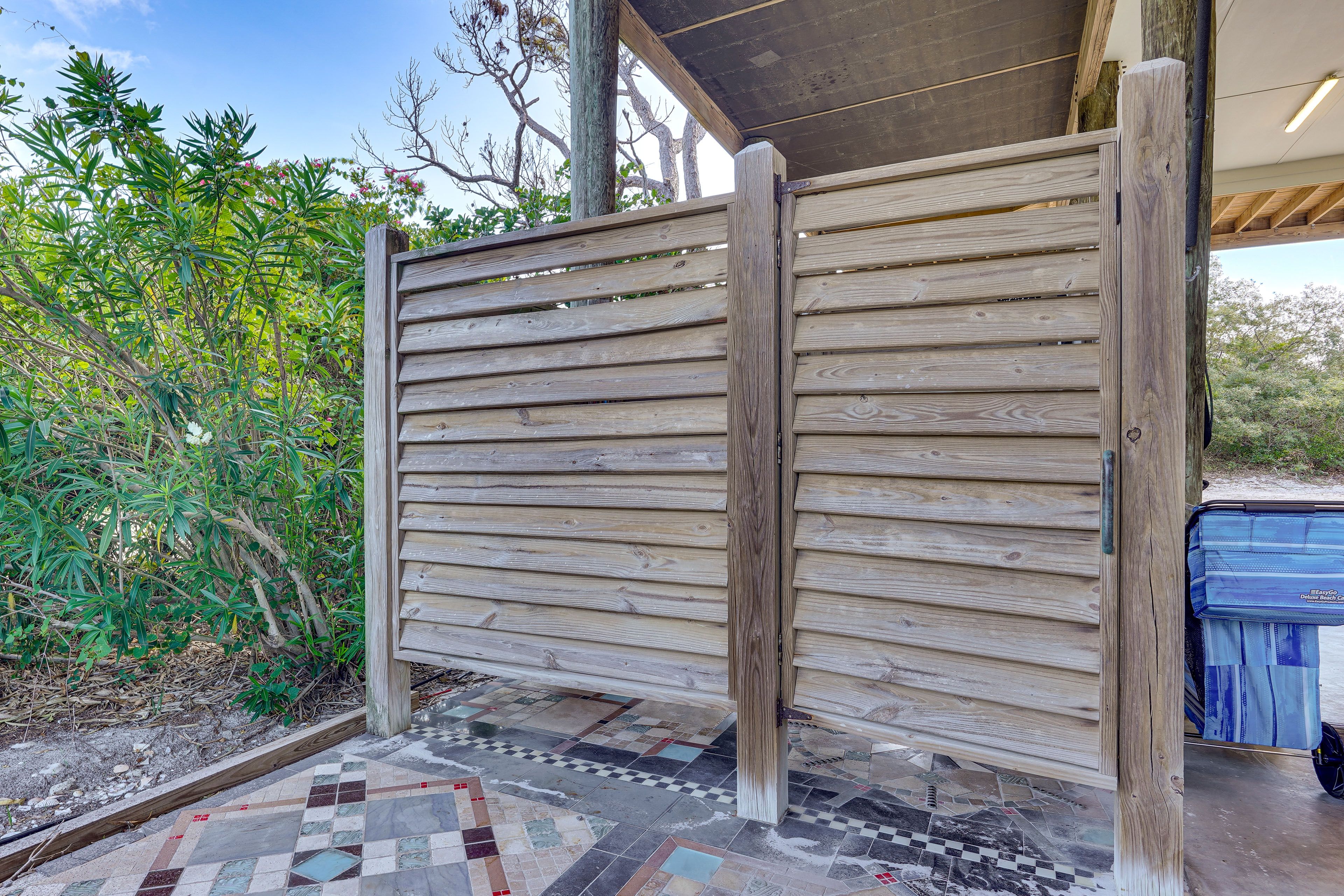 Outdoor Shower | Hot & Cold Water