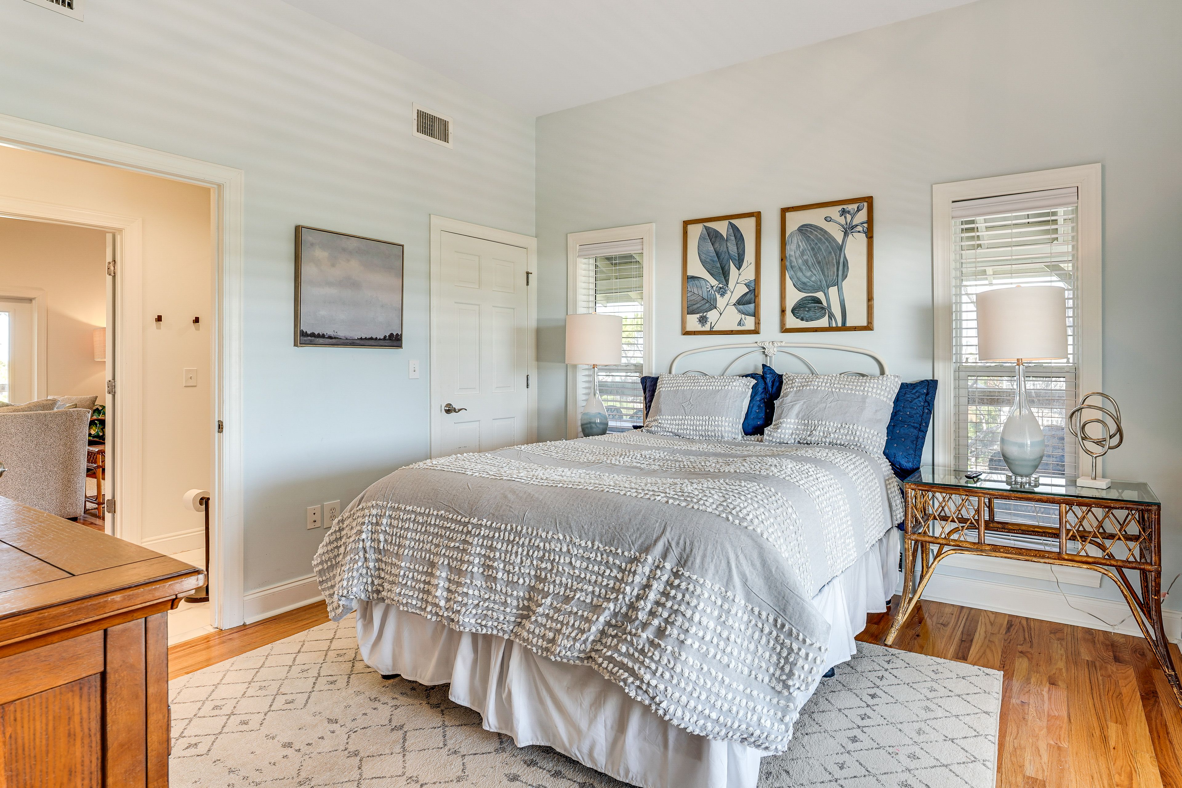Bedroom 1 | 1st Floor | Queen Bed | Linens Provided