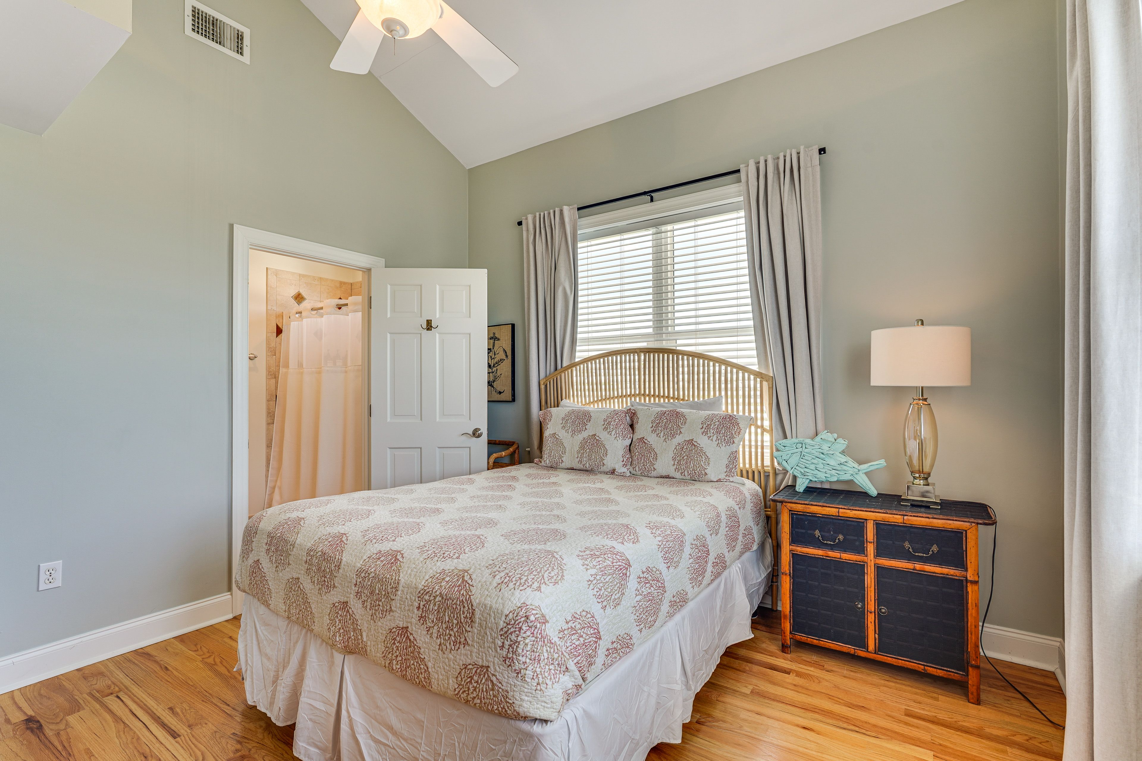 Bedroom 4 | 2nd Floor | Queen Bed