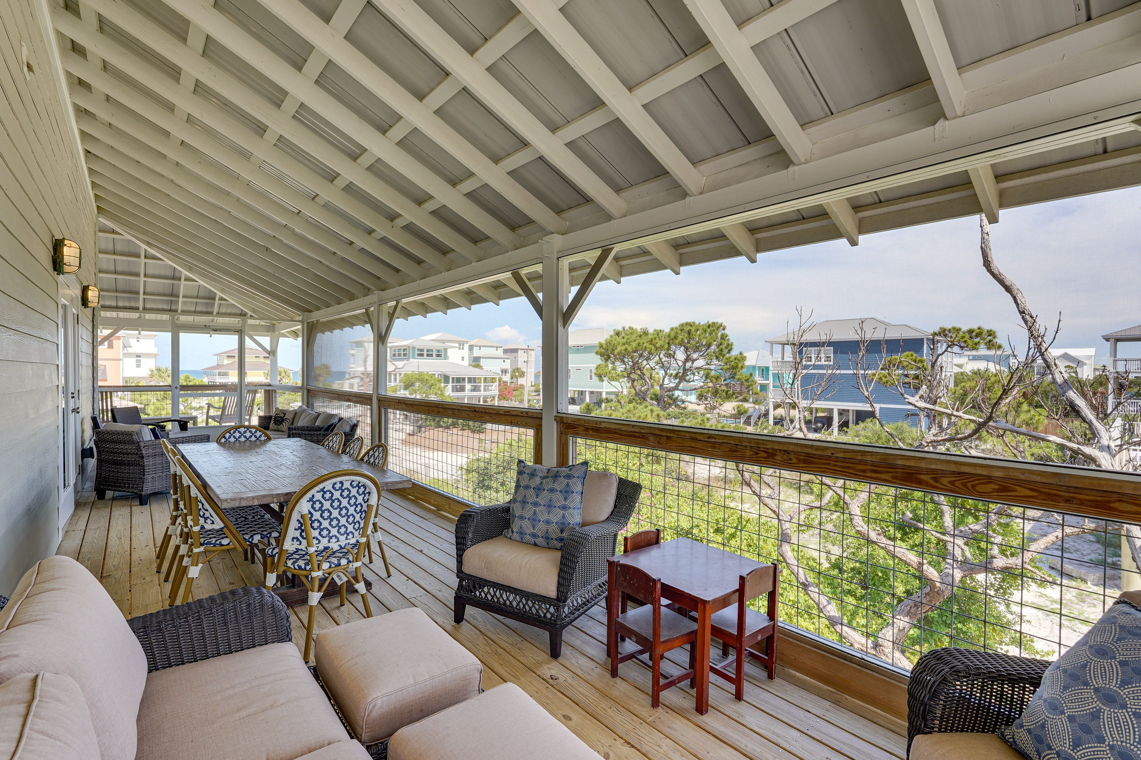 Screened Porch | Dining Area | Ample Seating