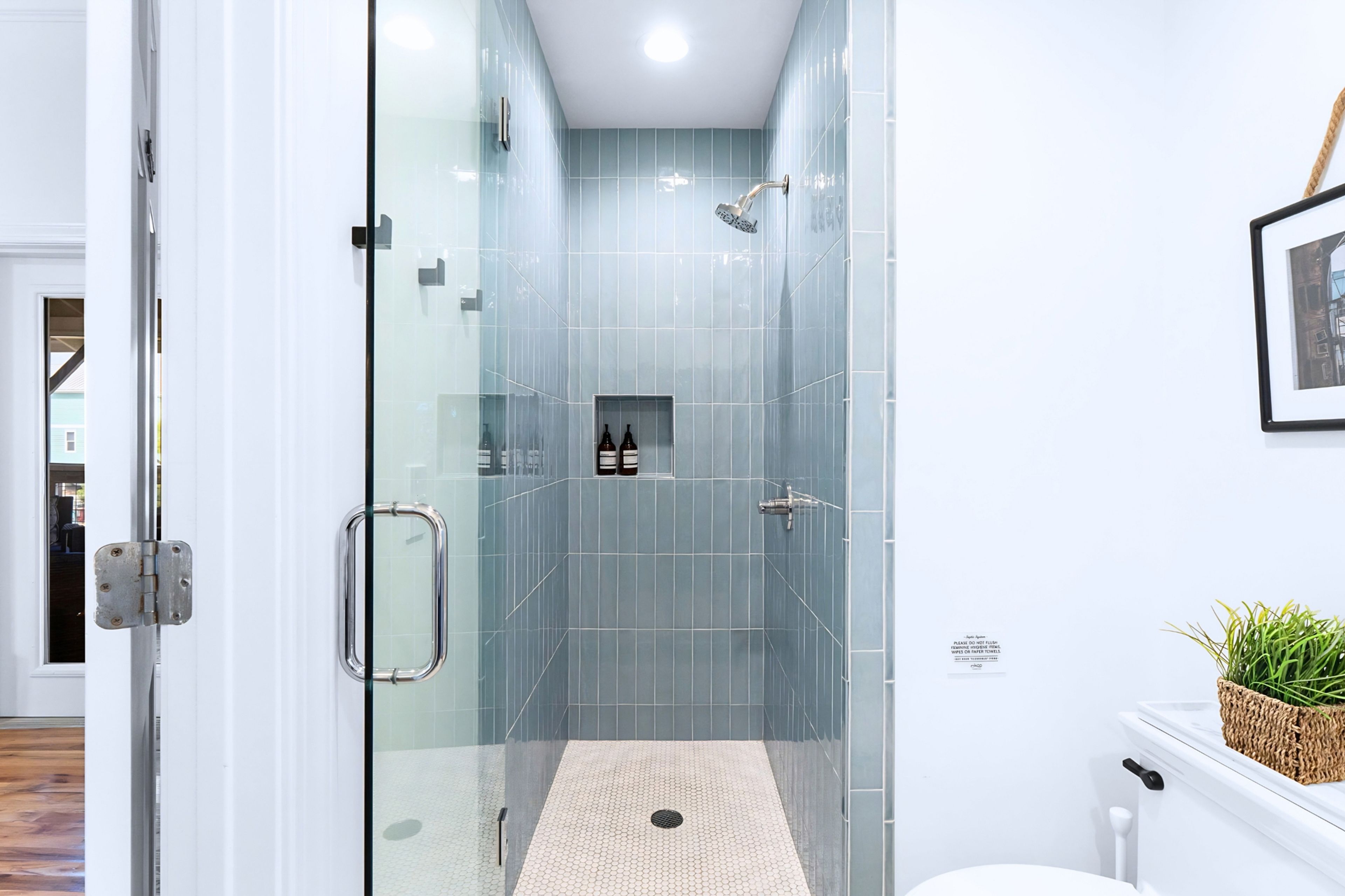 En-Suite Bathroom | 1st Floor