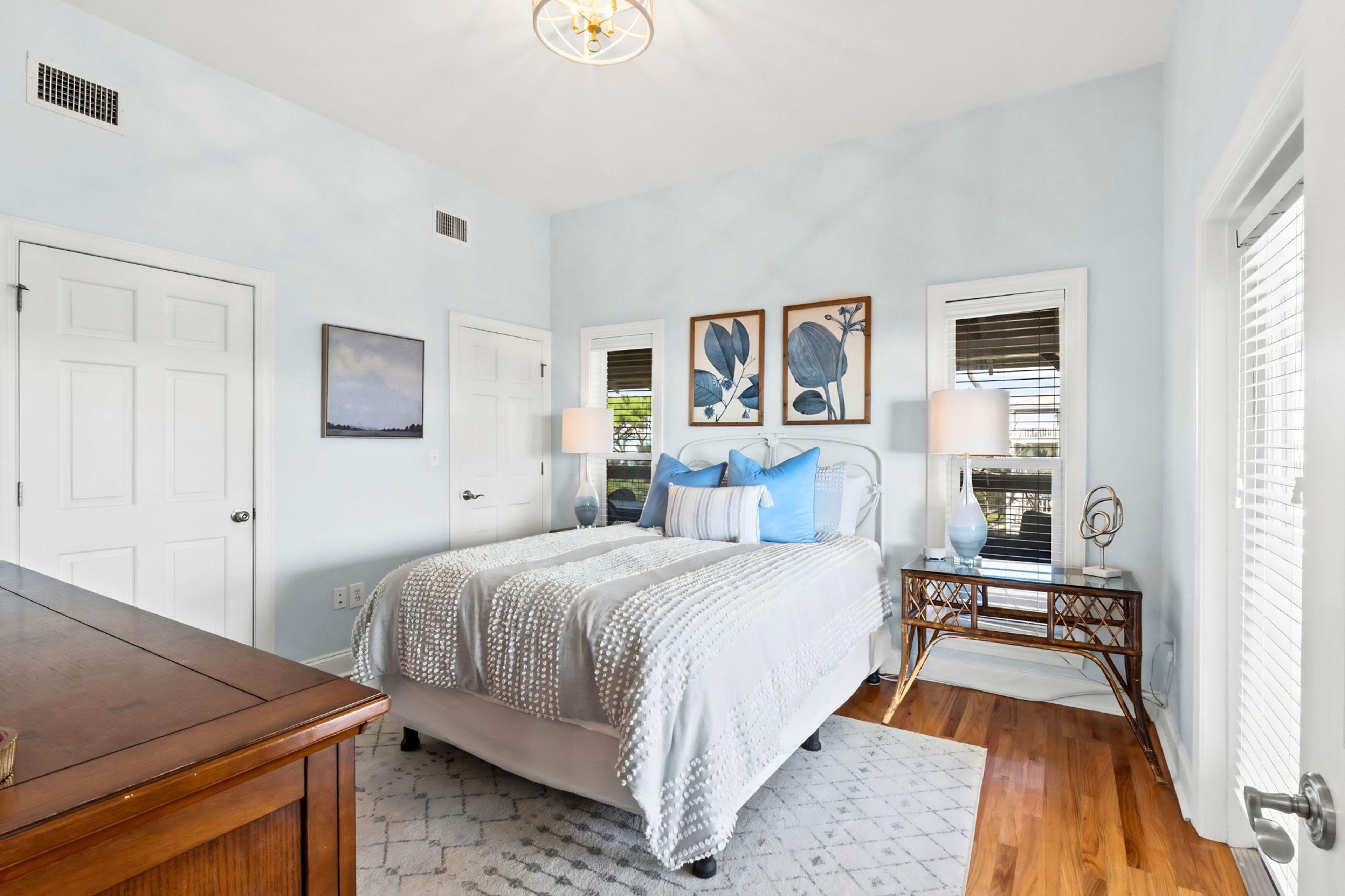 Bedroom 1 | 1st Floor | Queen Bed