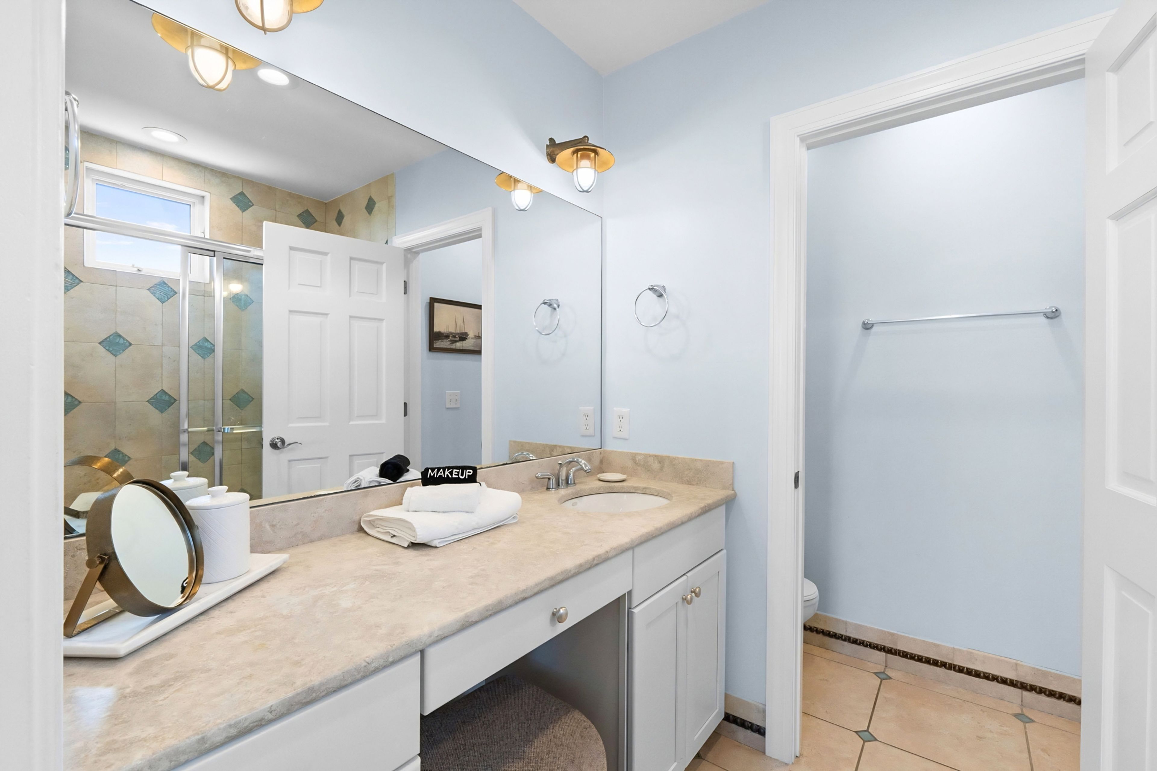 En-Suite Bathroom | 2nd Floor