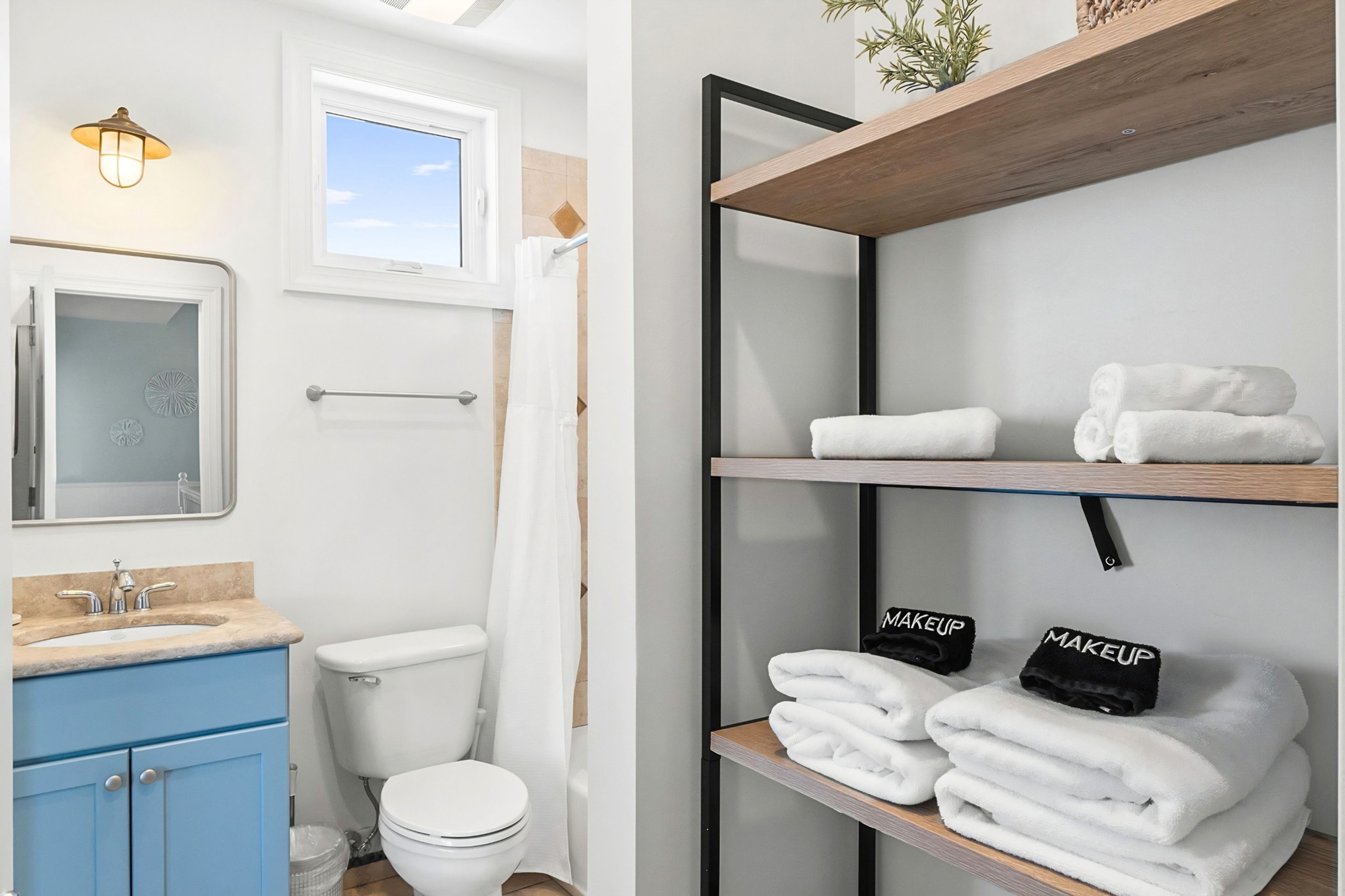 En-Suite Bathroom | 2nd Floor