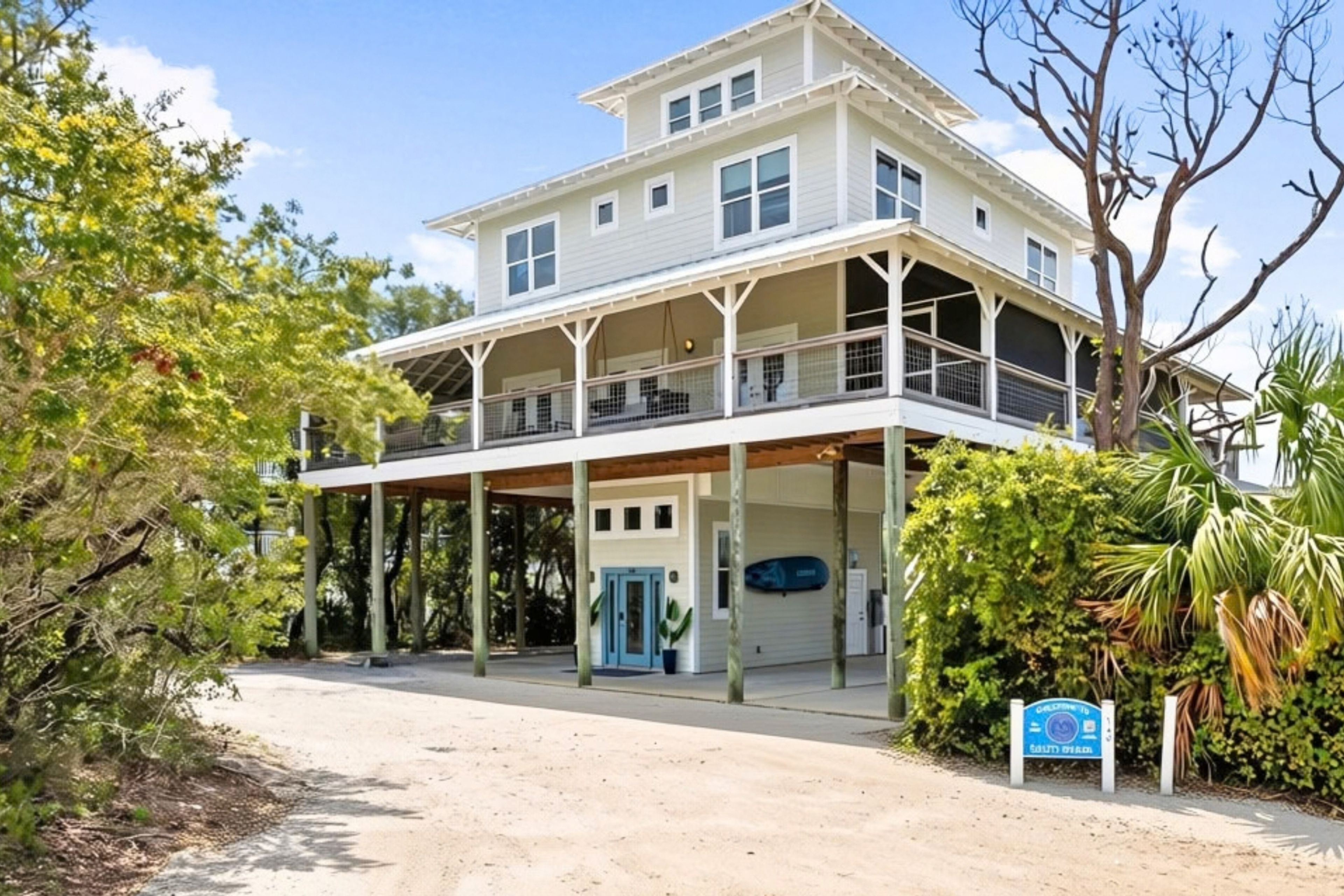 Parking | Driveway (6 Vehicles) | Boat Parking (18.5' Carport)