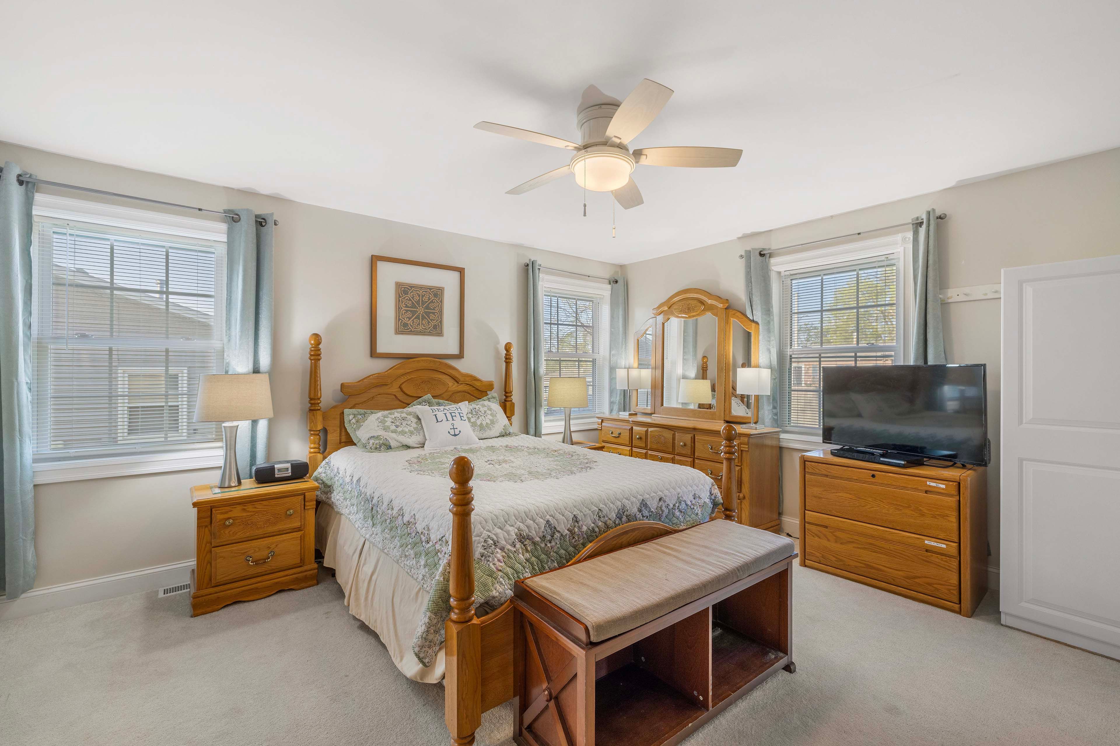 Bedroom 3 | 2nd Floor | Queen Bed