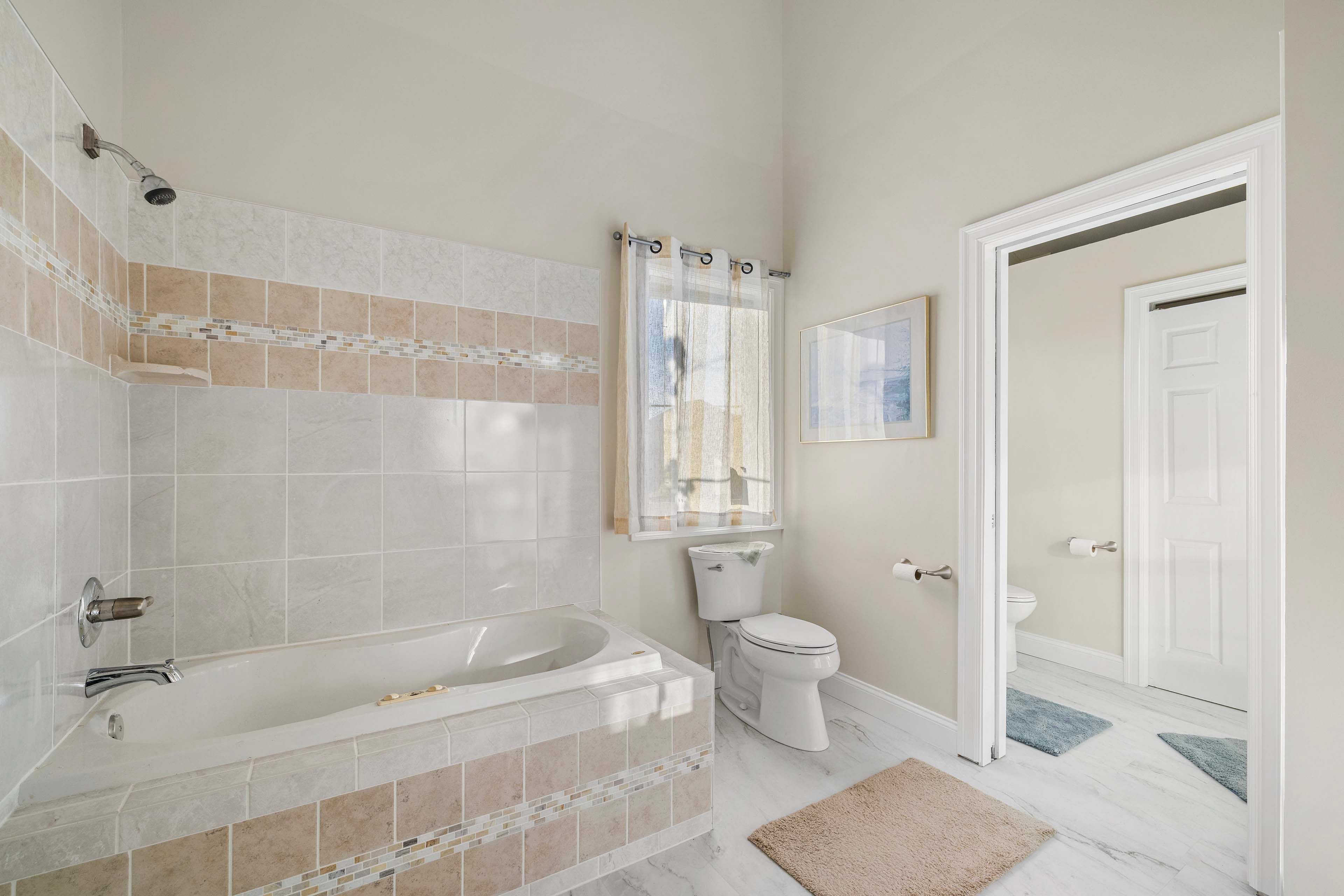 Full Bathroom | 2nd Floor | Jetted Tub