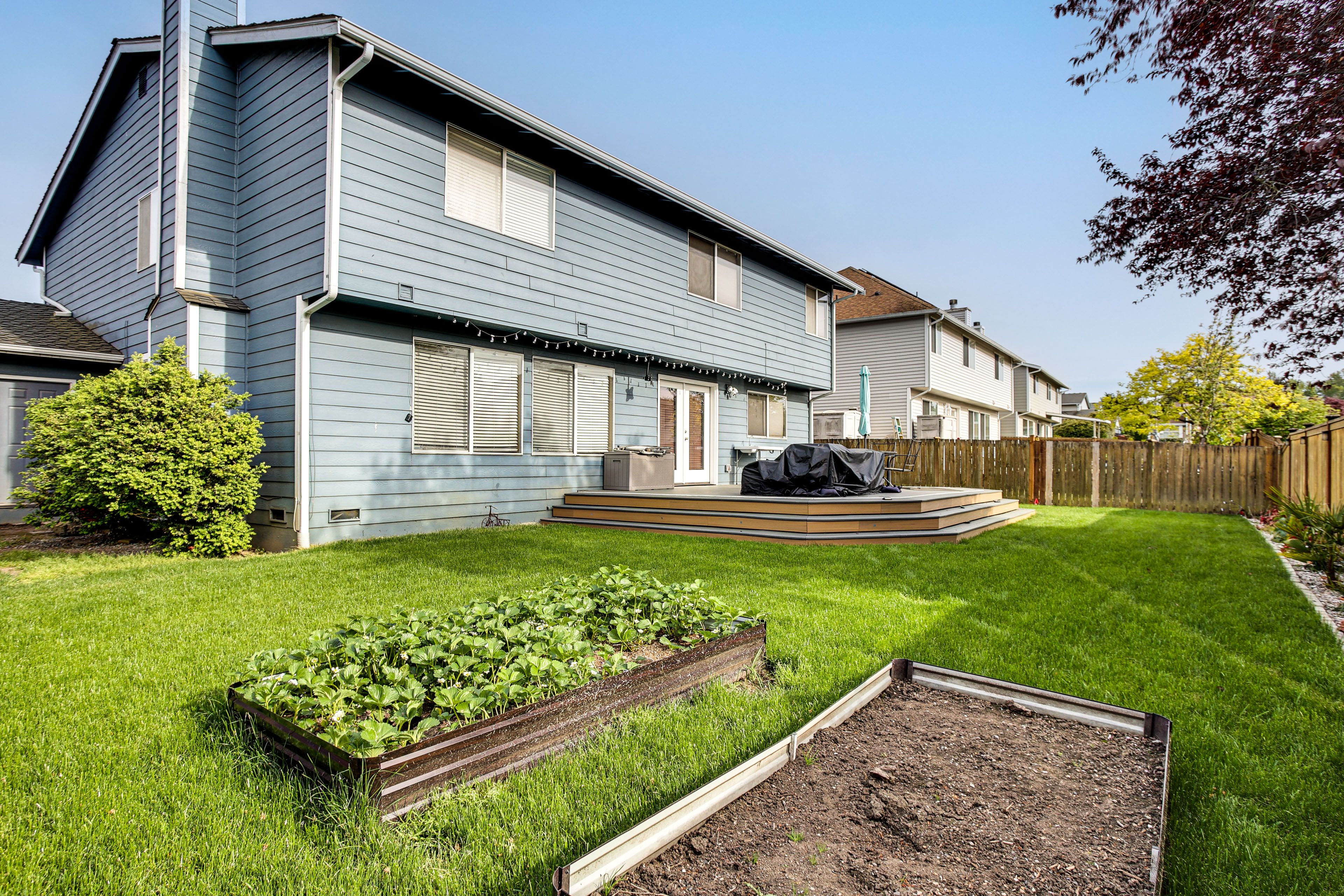 Fenced Backyard | Deck w/ Dining Area