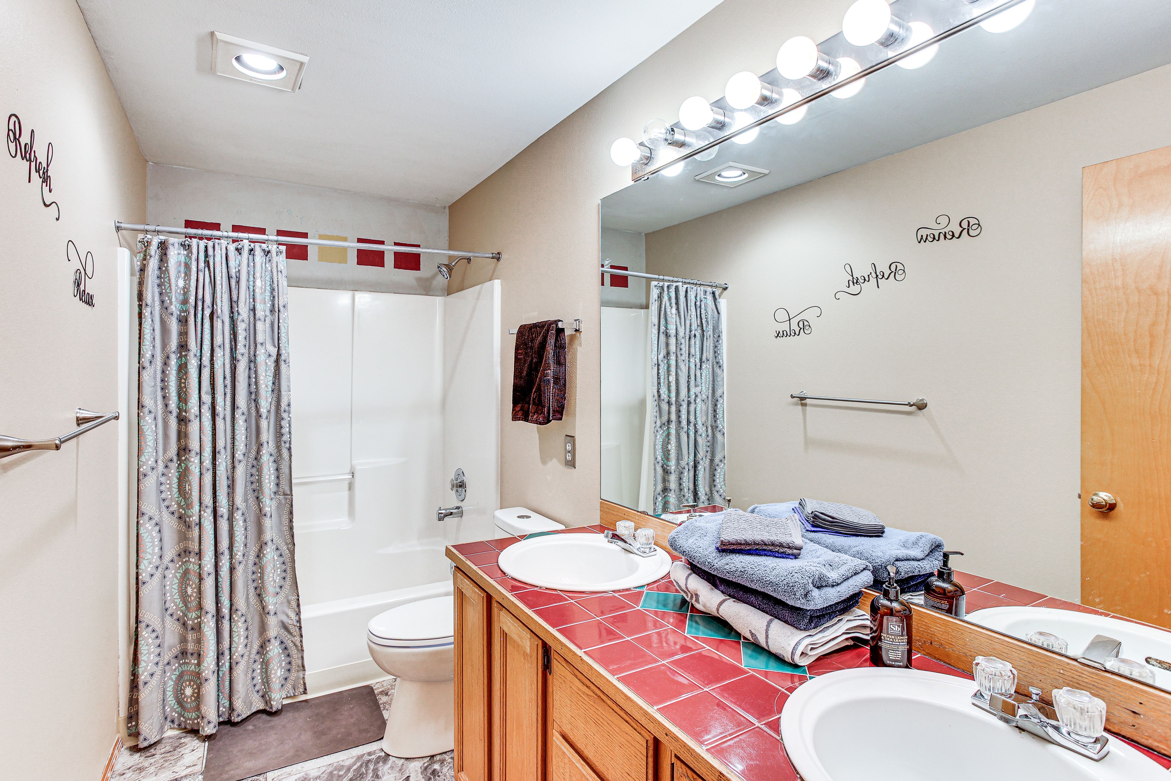 Full Bathroom | 2nd Floor