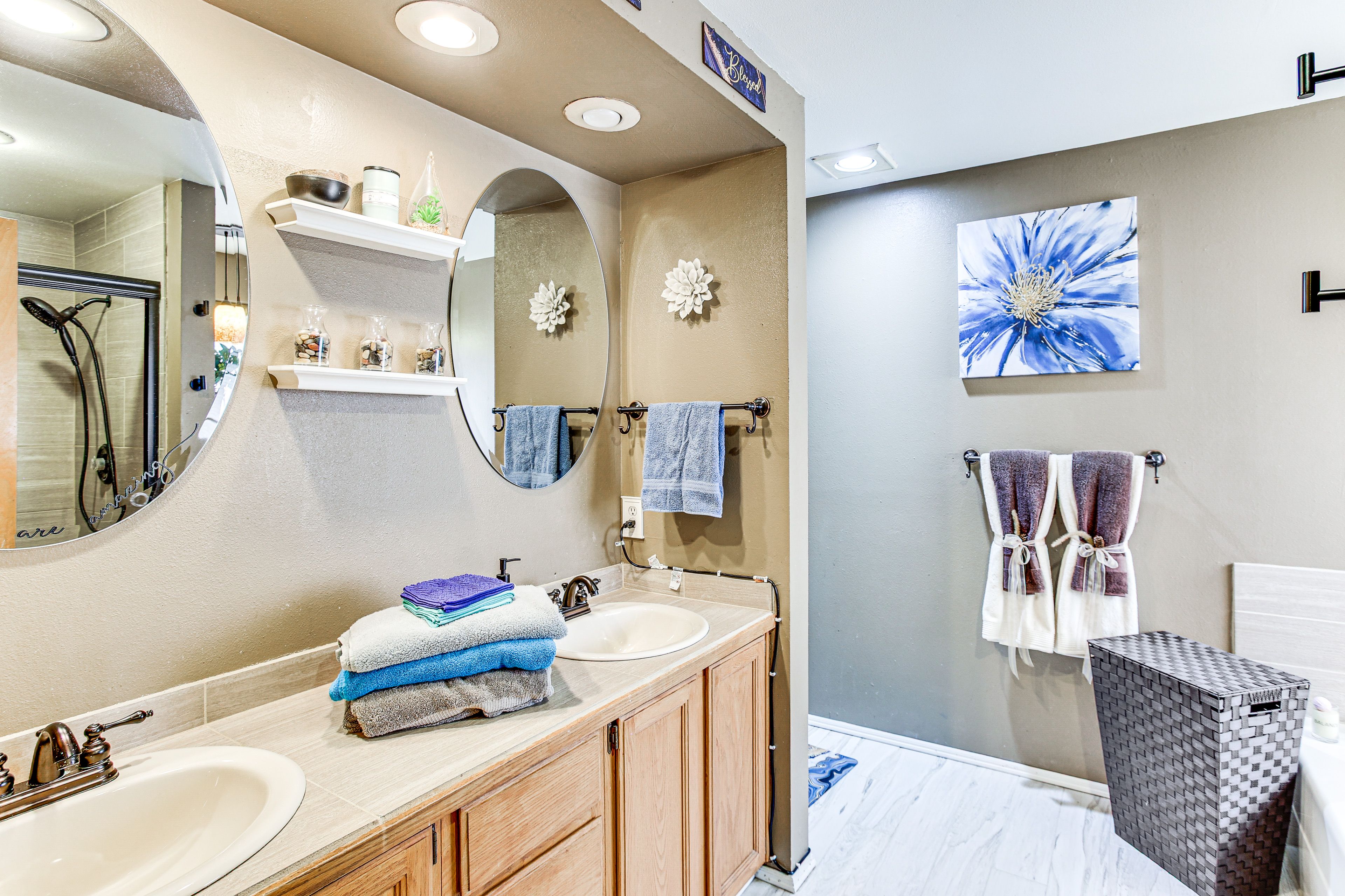En-Suite Bathroom | 2nd Floor | Towels Provided