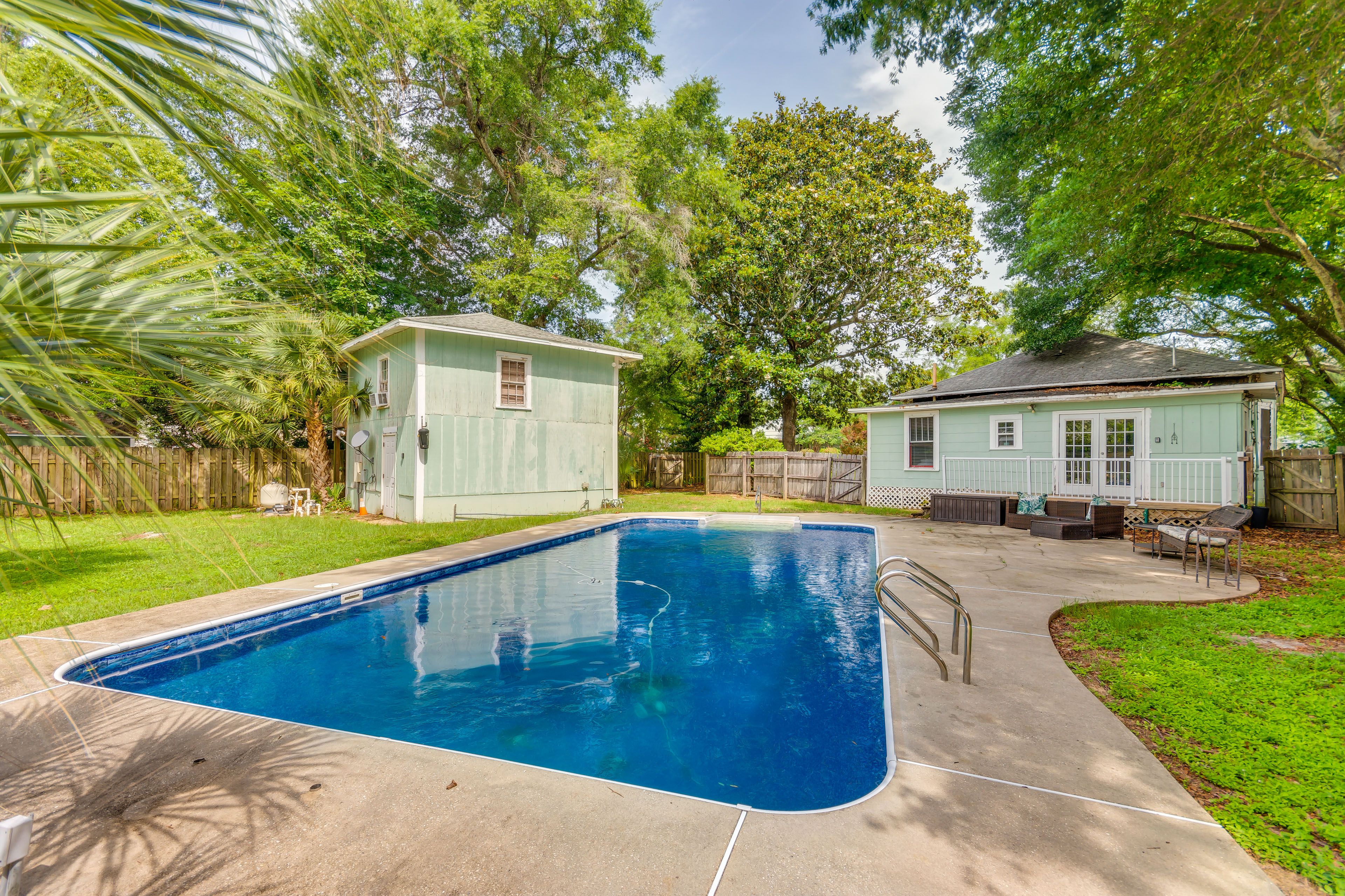Pensacola Vacation Rental | 3BR | 2BA | 1,225 Sq Ft | 5 Steps to Enter