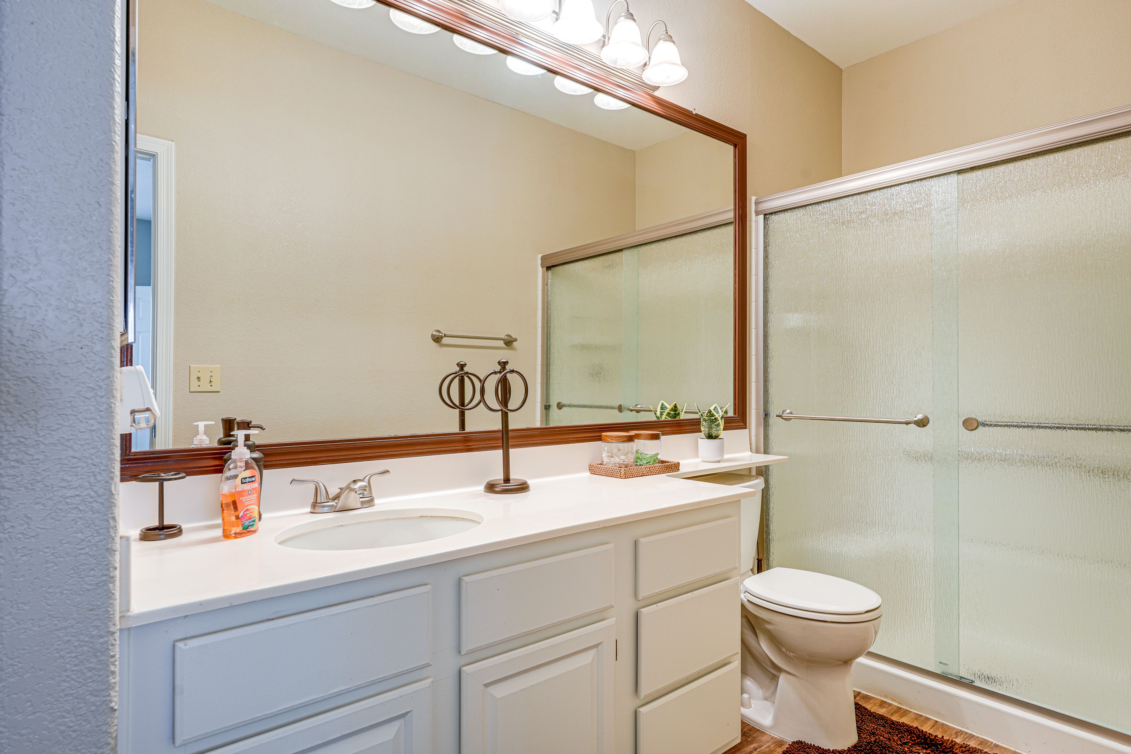 Full Bathroom