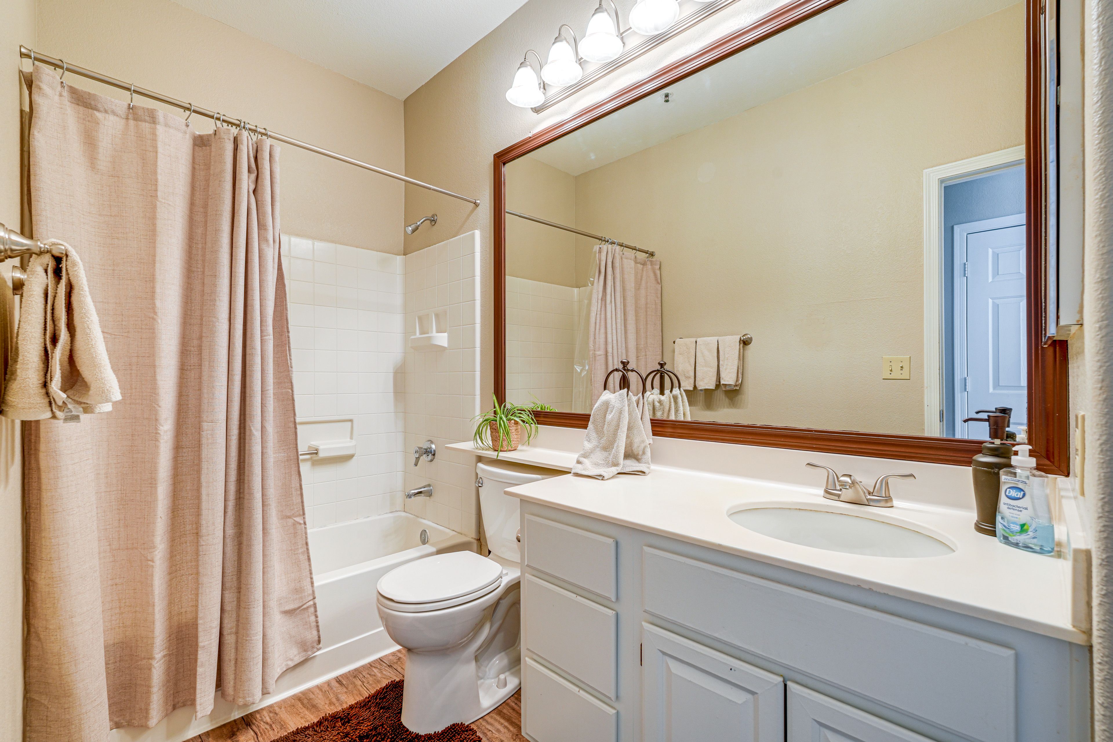 Full Bathroom