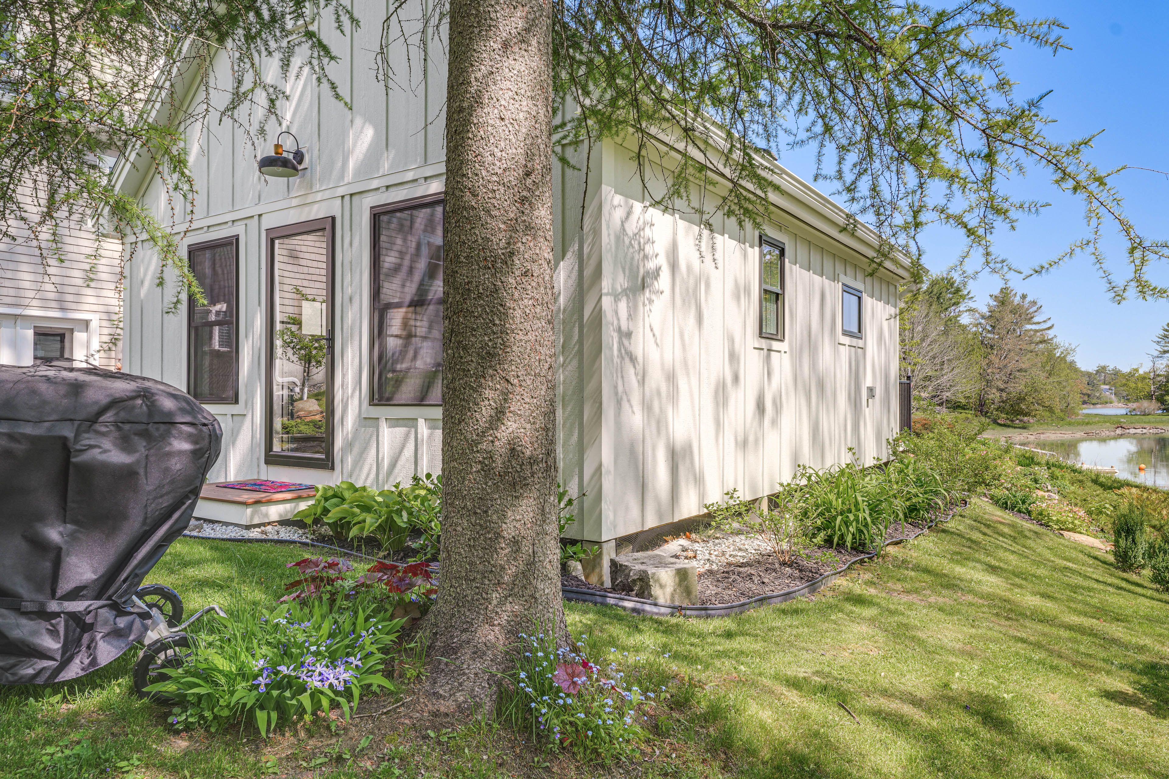 Studio Exterior | Gas Grill