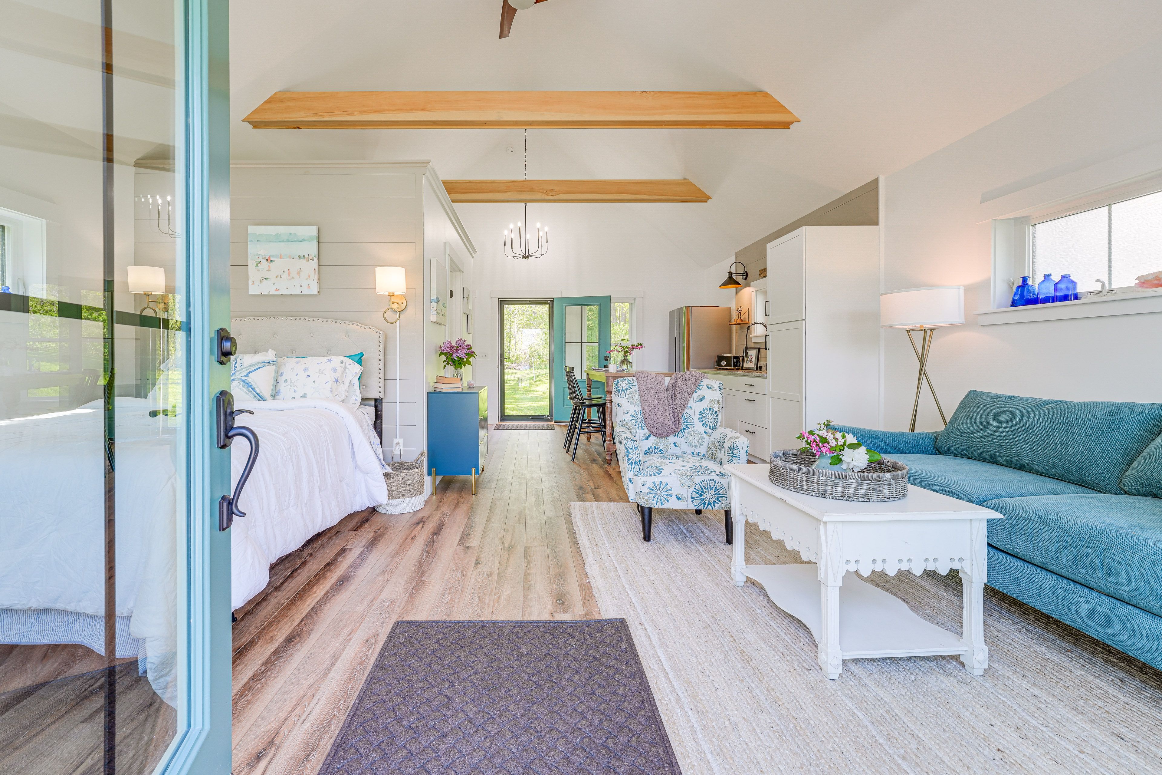 Living Area | Smart TV | Board Games