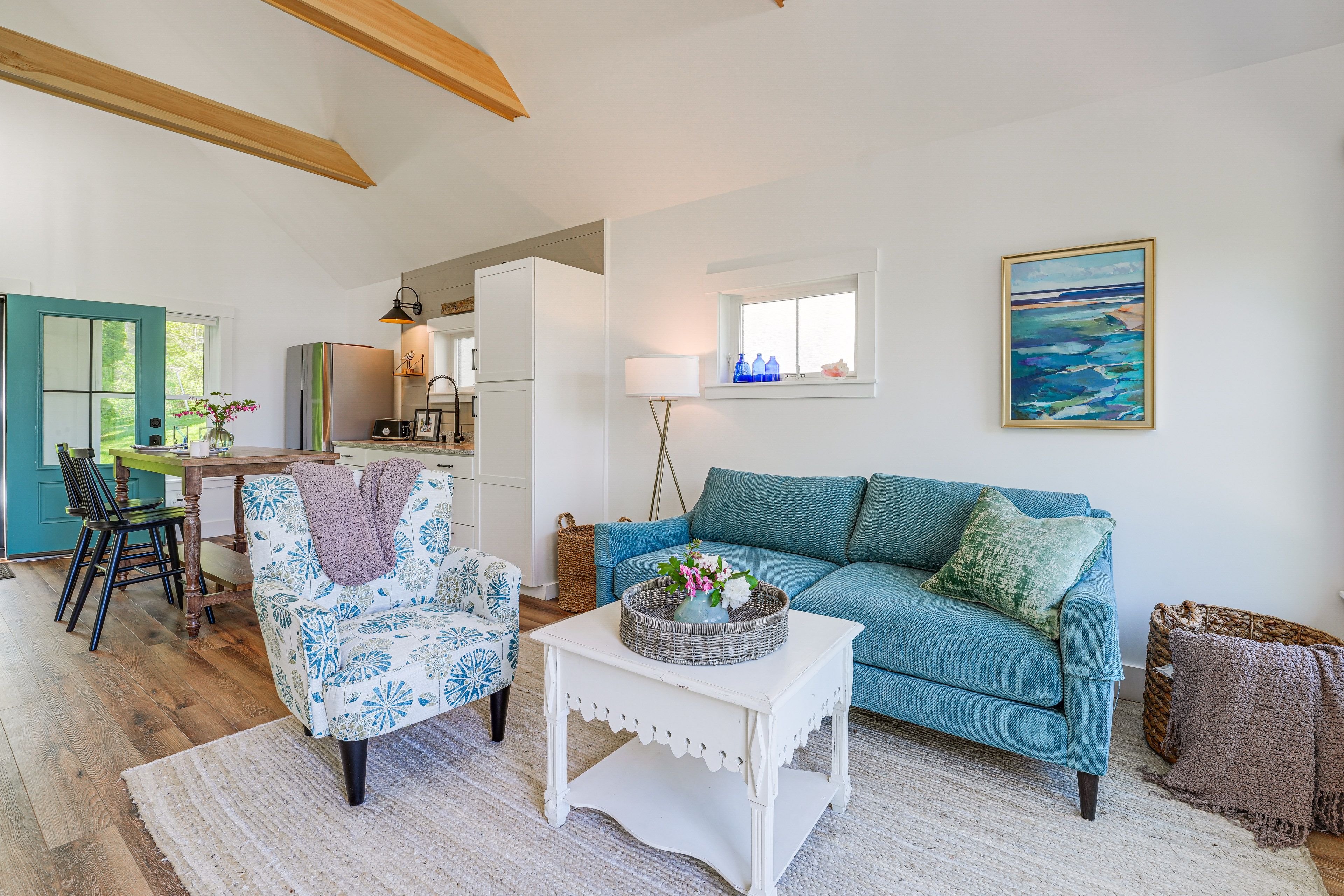 Living Area | Dining Bar | Kitchenette