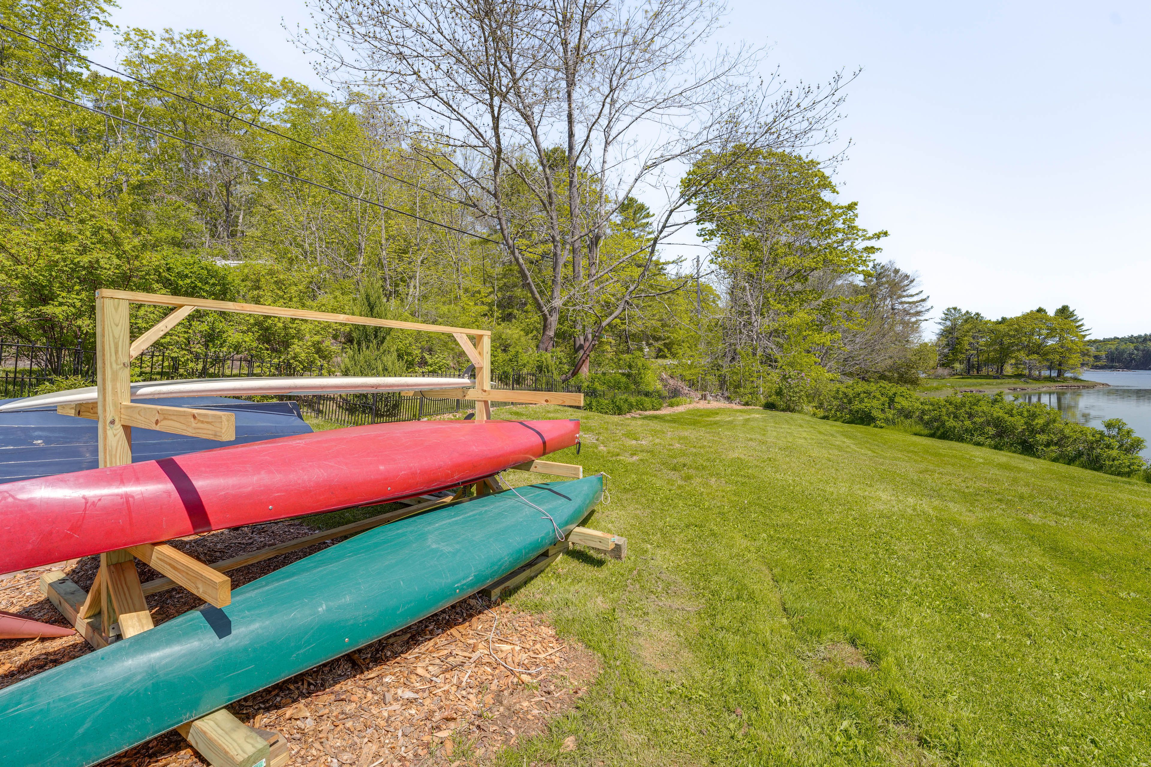 Studio Exterior | 2 Kayaks | 2 Paddleboards | Life Vests