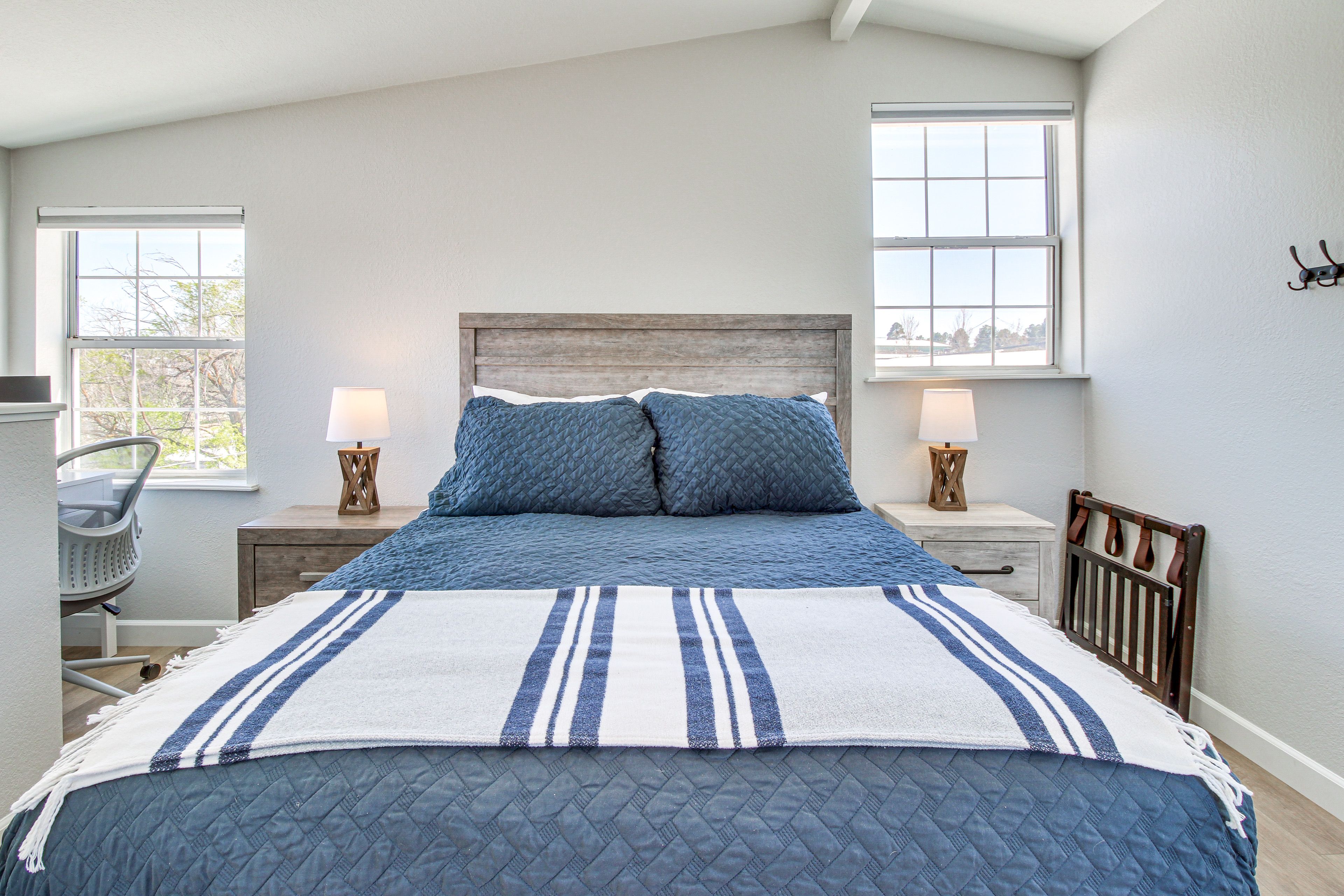 Bedroom 2 | Queen Bed | Desk | 2nd Floor