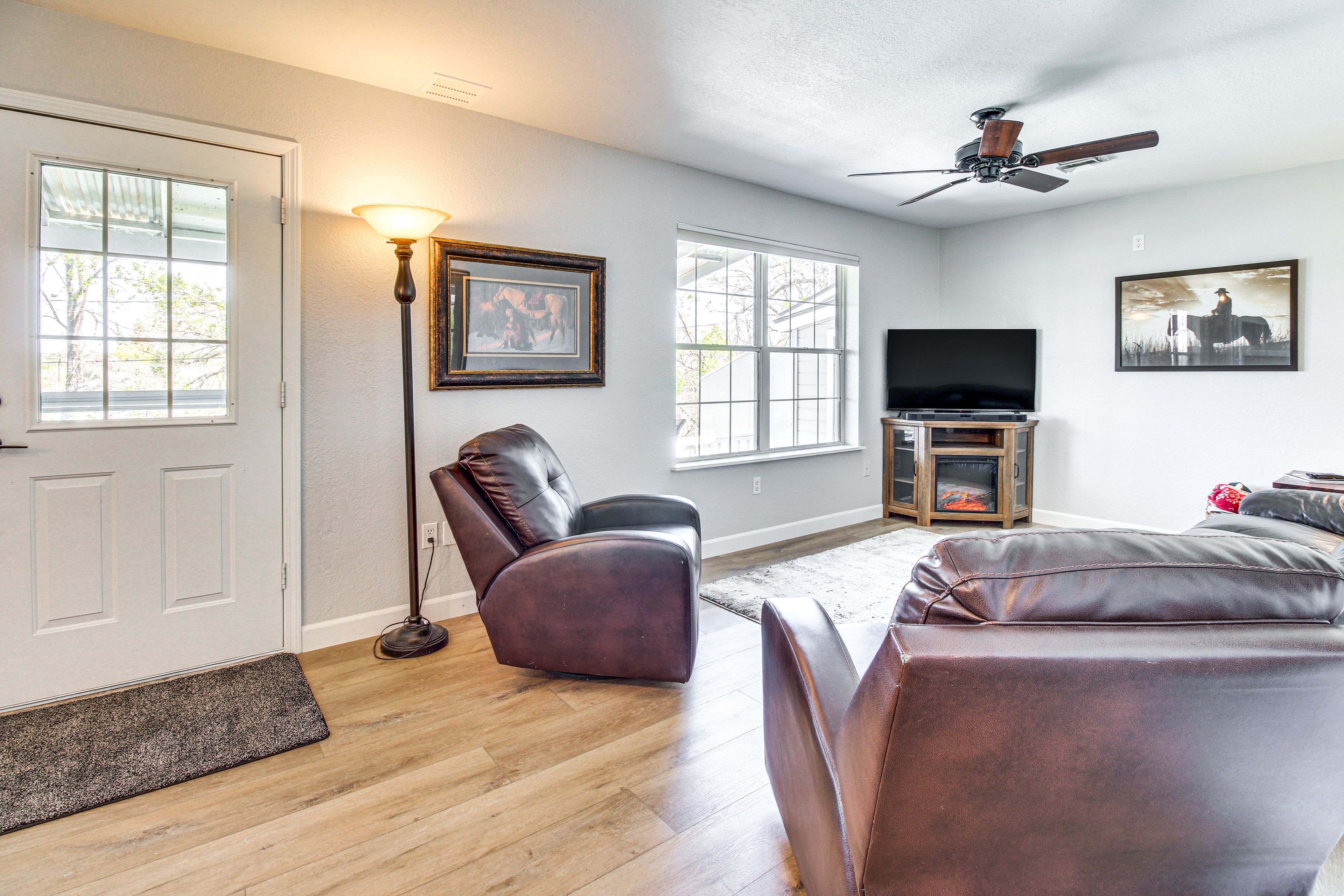 Living Room | Smart TV | Free WiFi | 1st Floor