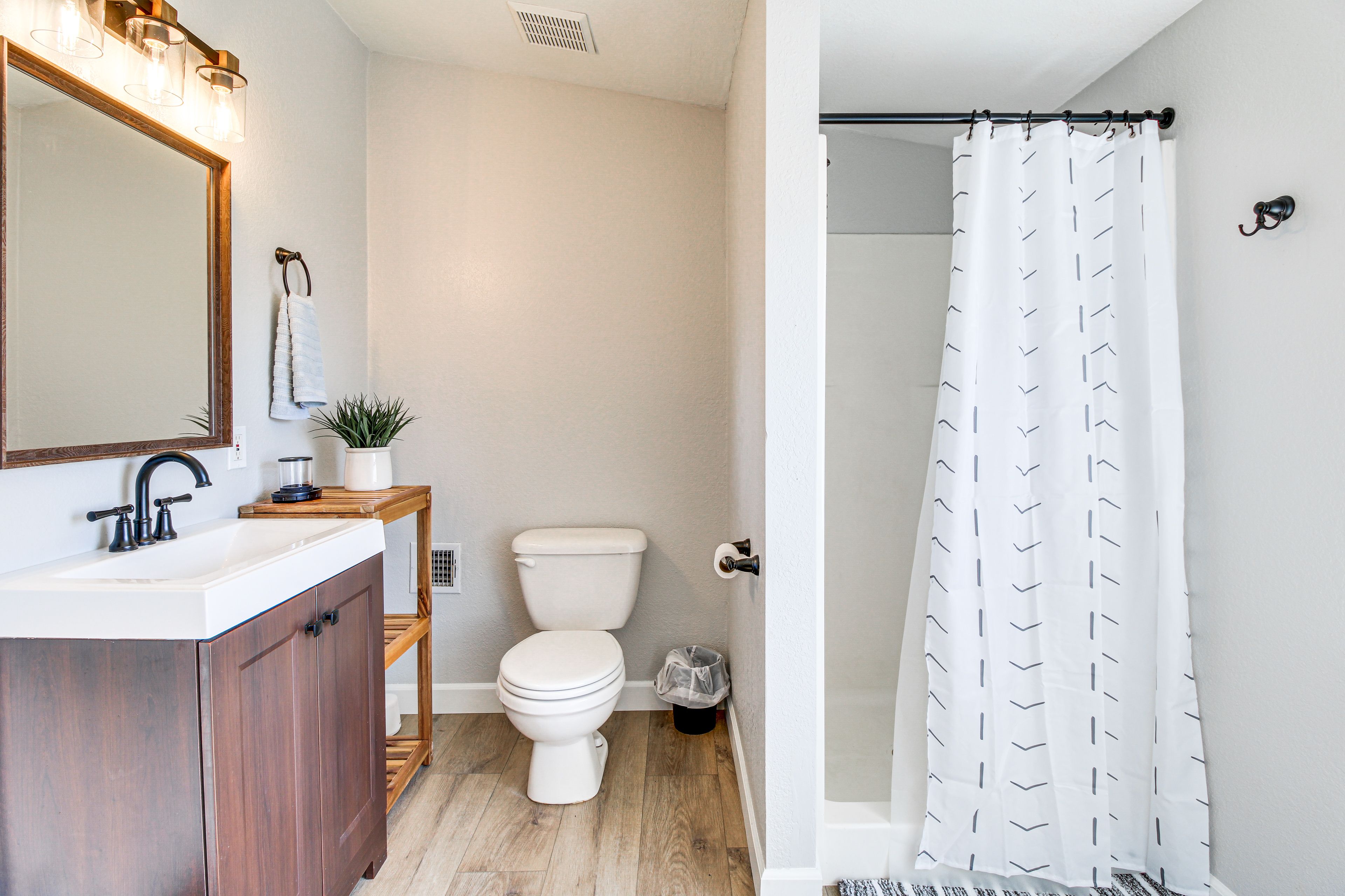 Bathroom | 2nd Floor