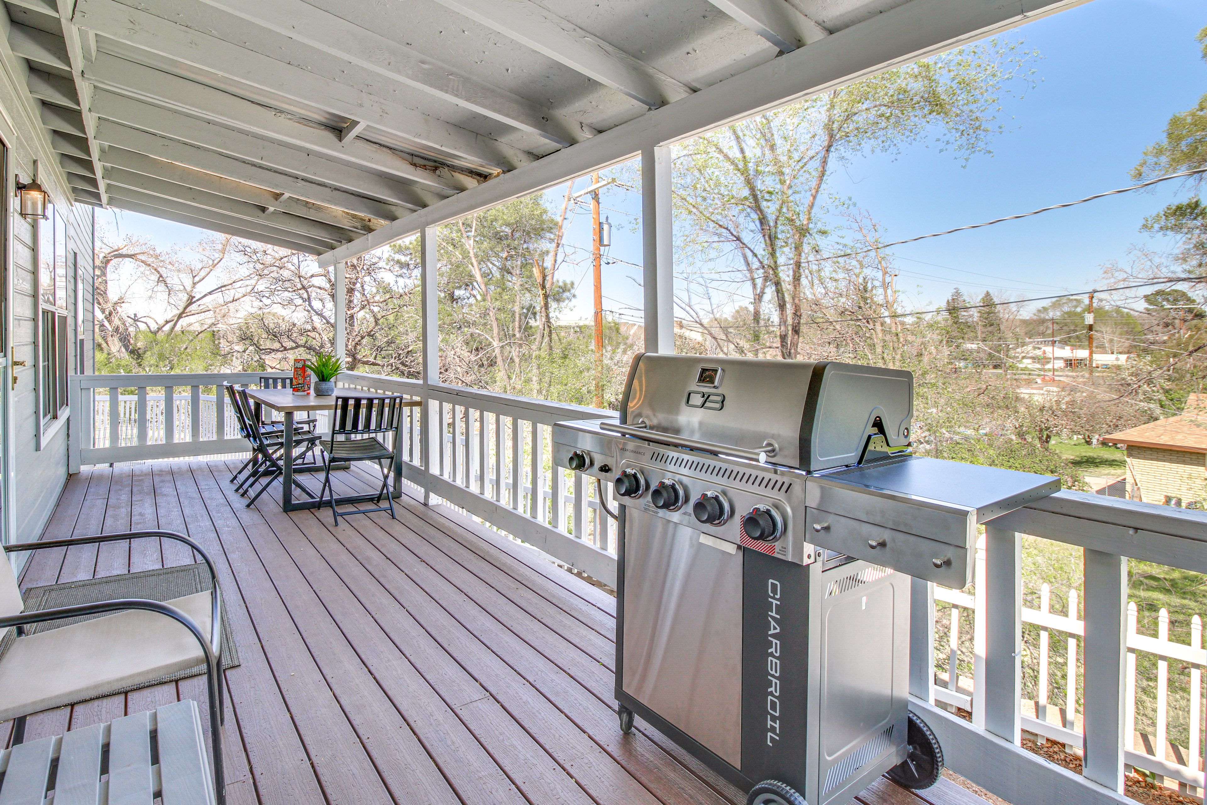 Private Balcony | Gas Grill | Outdoor Dining Table