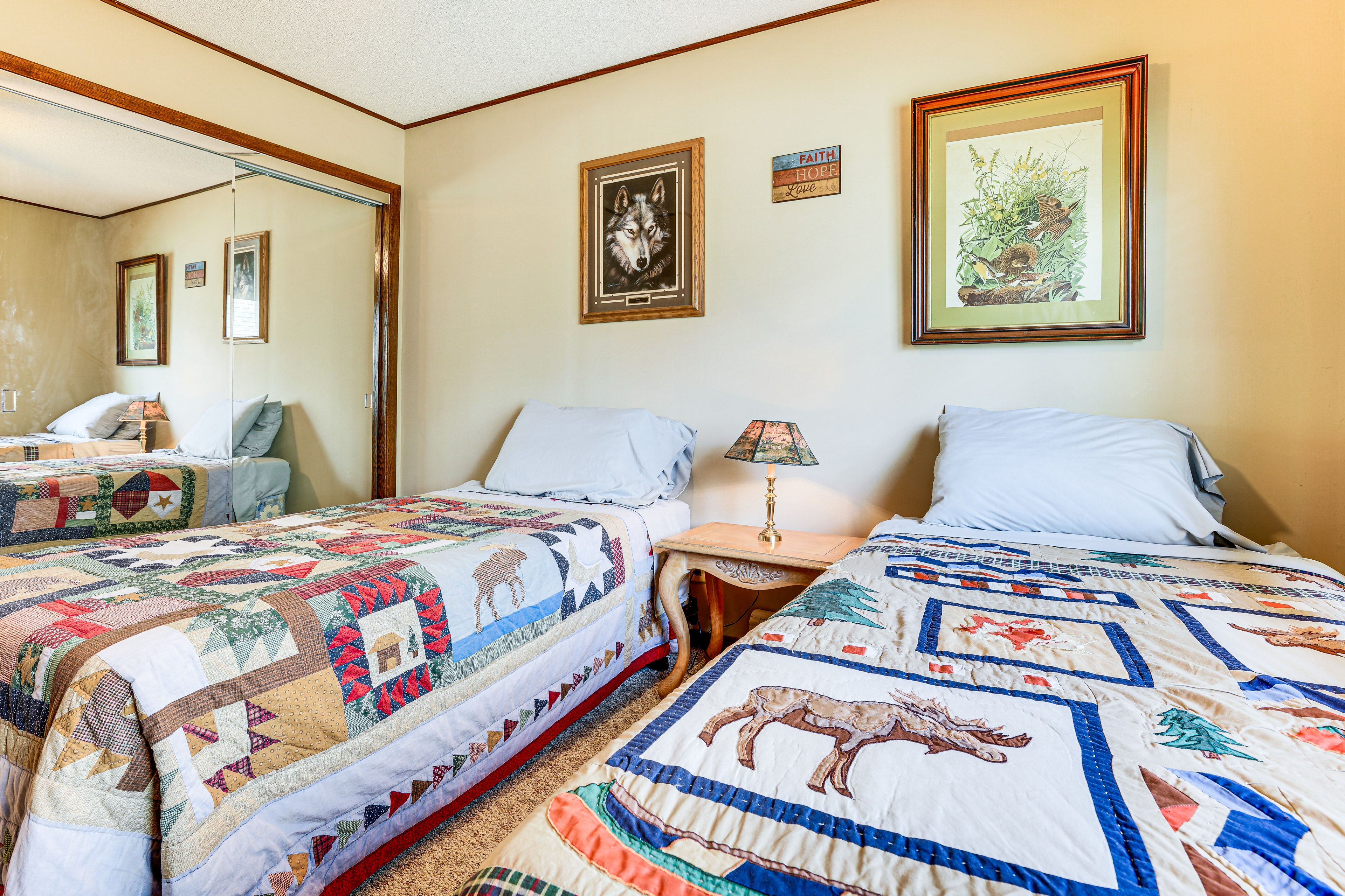 Bedroom 1 | 2 Twin Beds | Smart TV | 1st Floor