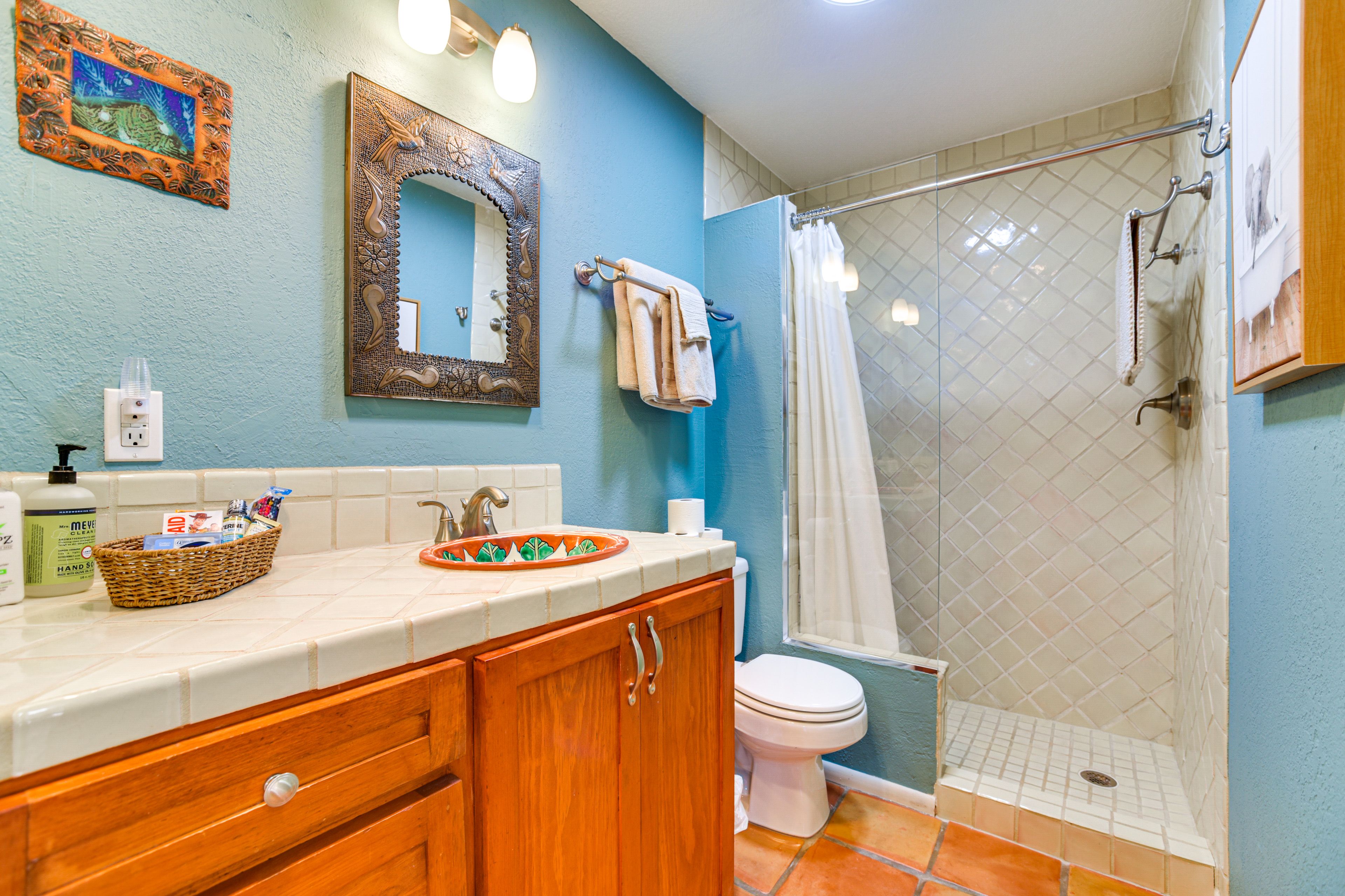 Full Bathroom | Towels Provided