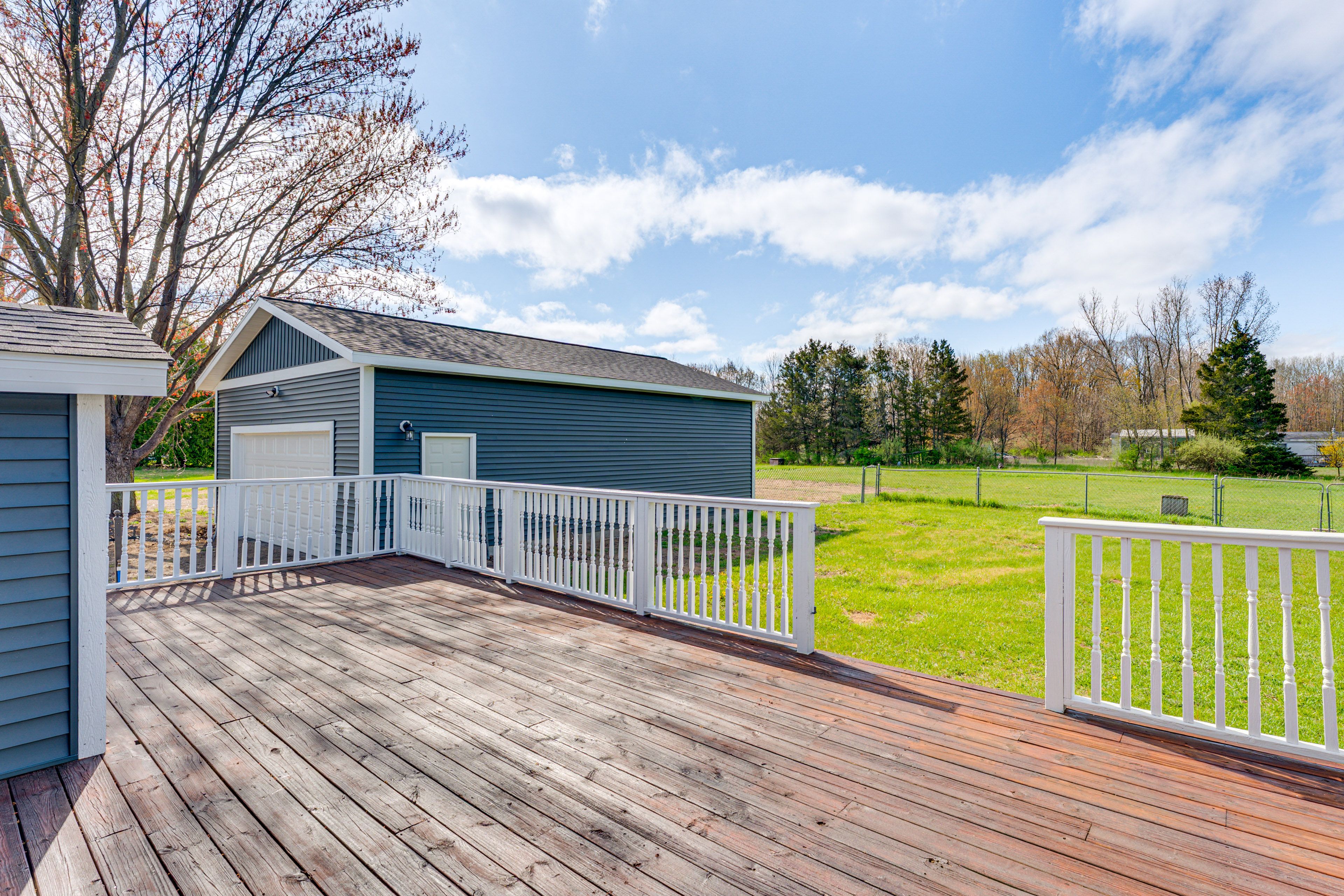 New Era Vacation Rental | 3BR | 1BA | 1,600 Sq Ft | 3 Steps Required