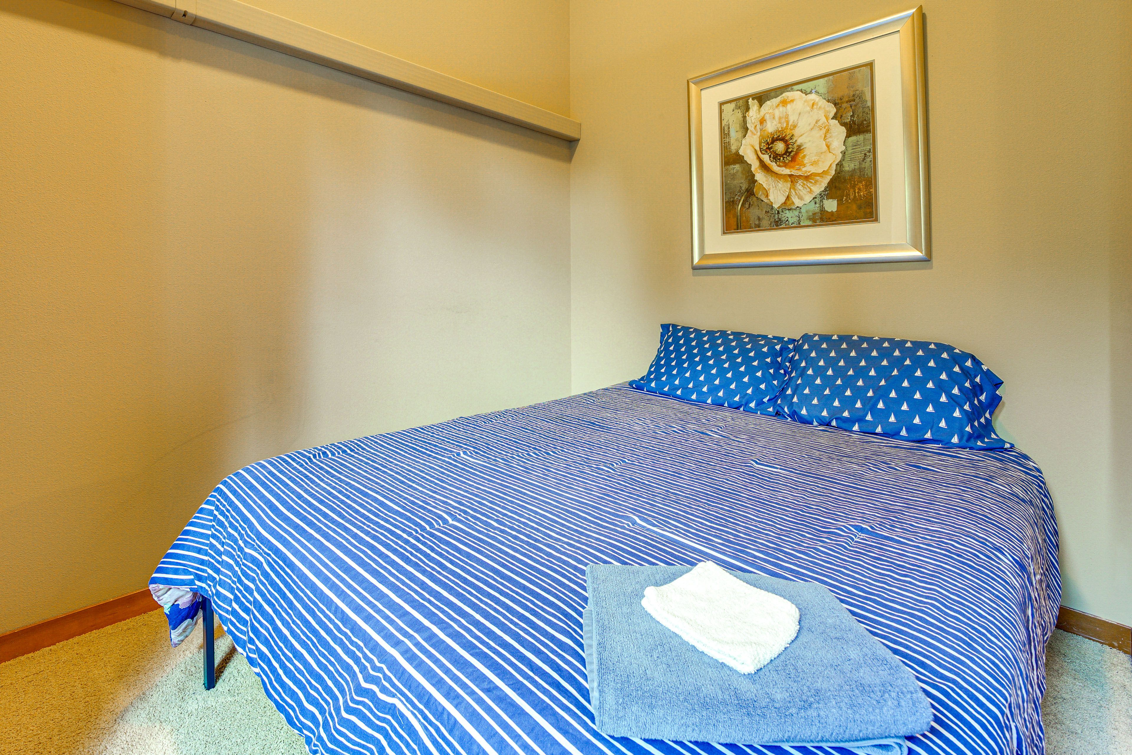 Bedroom 1 | Queen Bed | 3rd Floor | Linens Provided