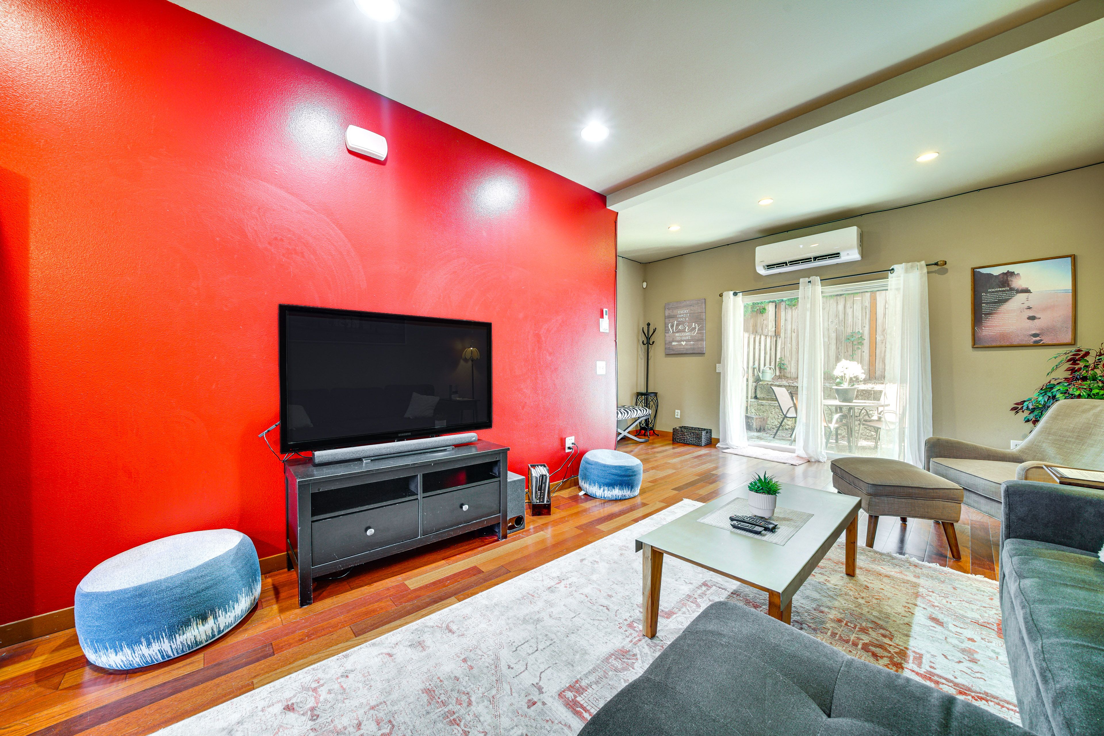 Living Room | Full Sleeper Sofa | 2nd Floor | Free WiFi