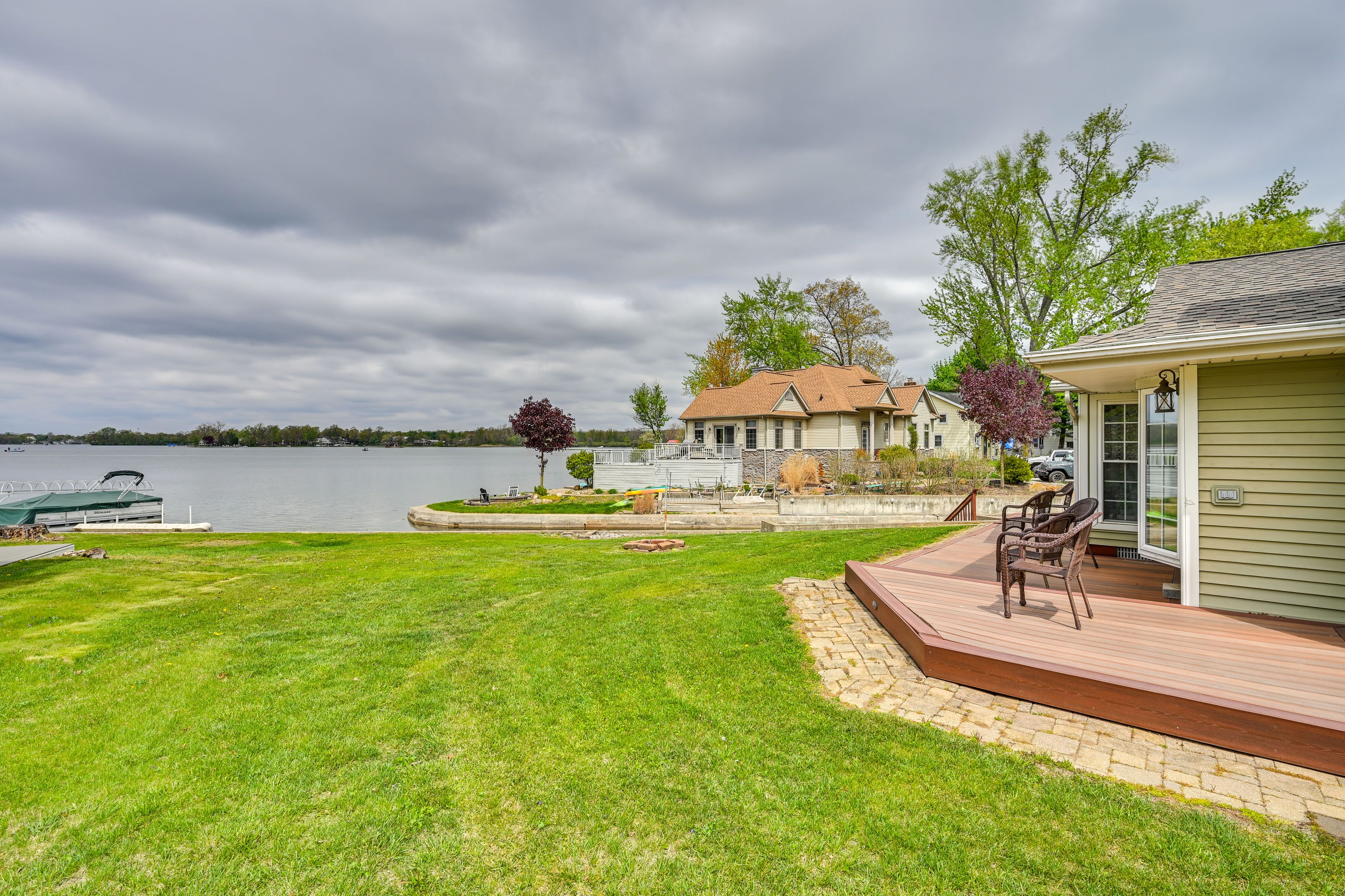 Backyard | Fire Pit | Lake Access