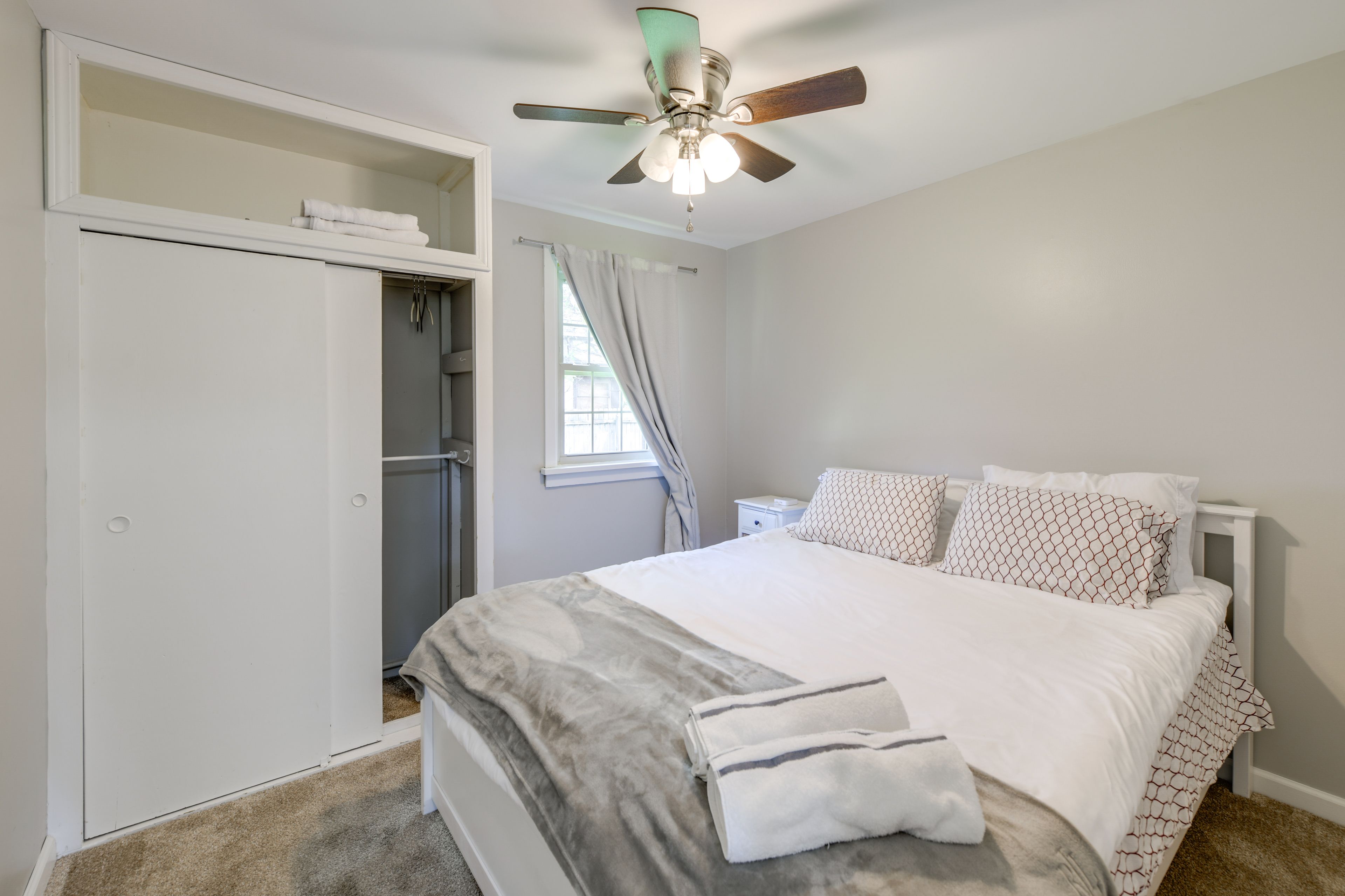 Bedroom 2 | Queen Bed | 1st Floor