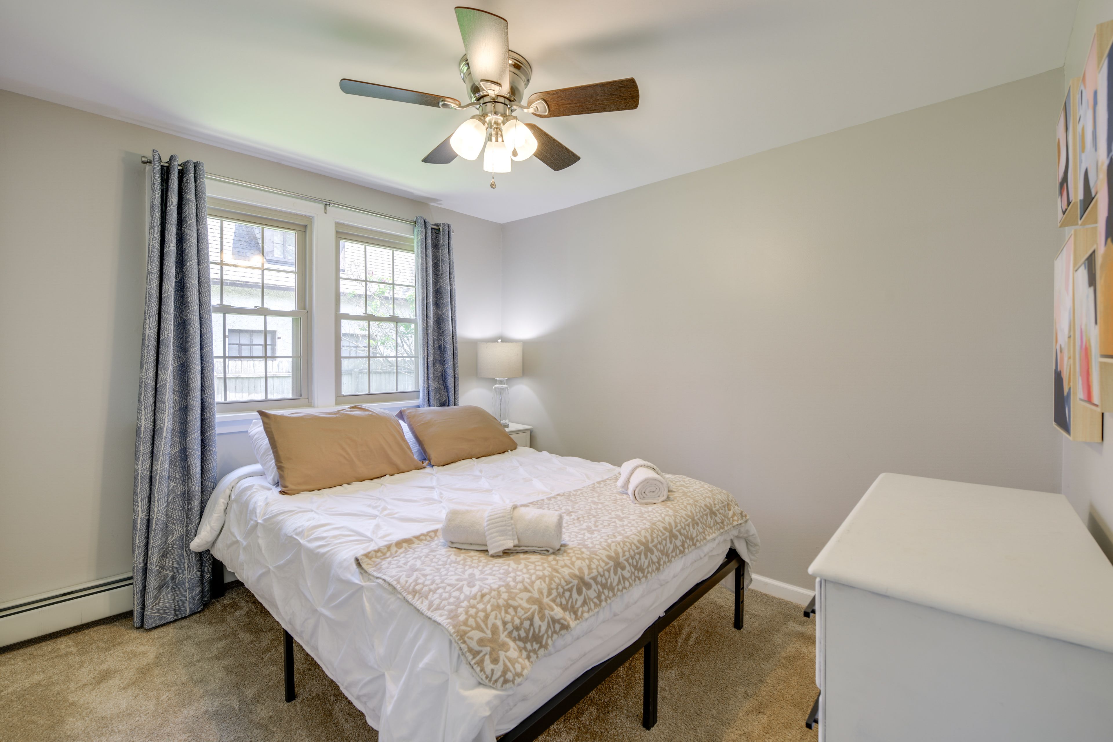 Bedroom 1 | Queen Bed | 1st Floor