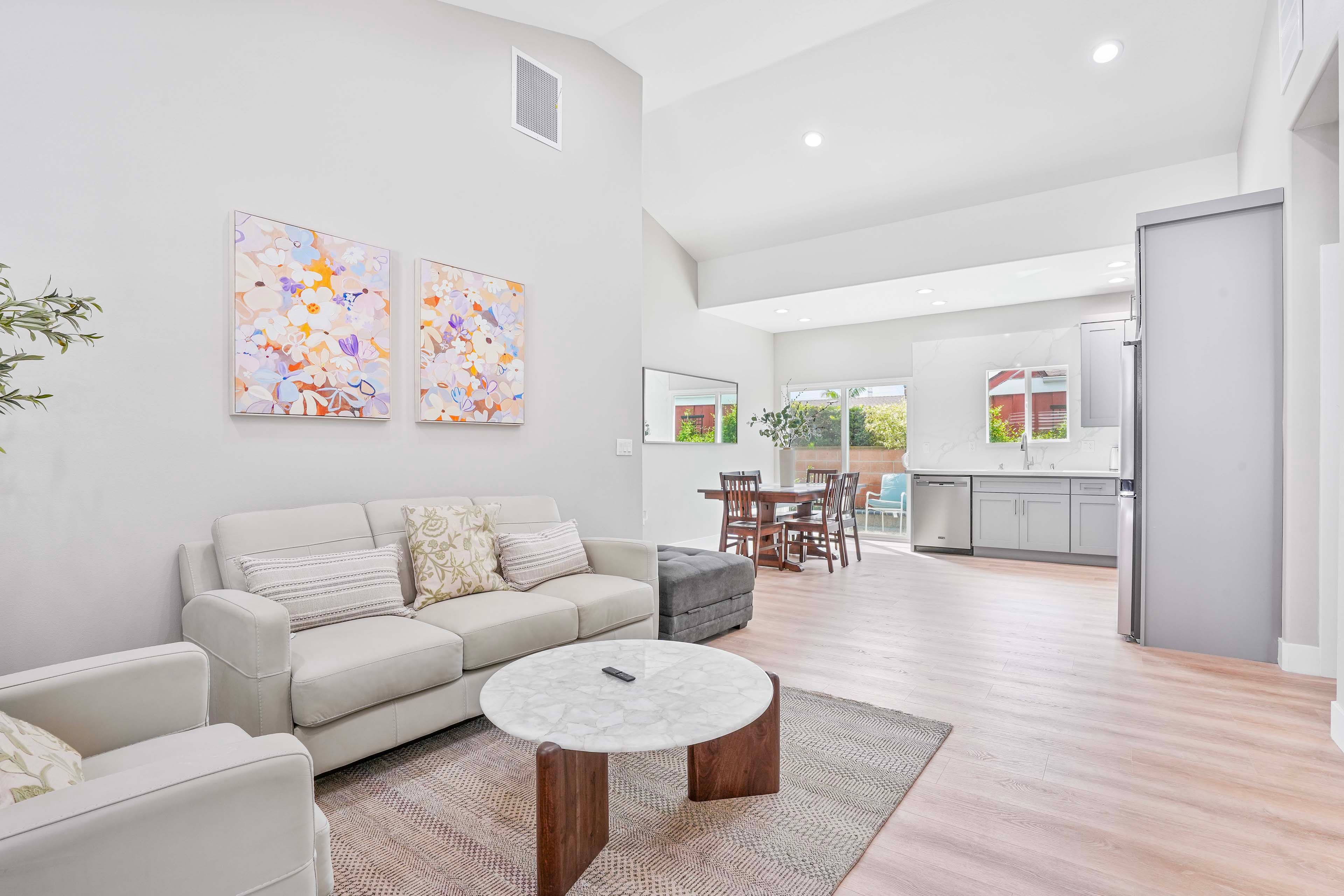 Living Room | Free WiFi | Smart TV