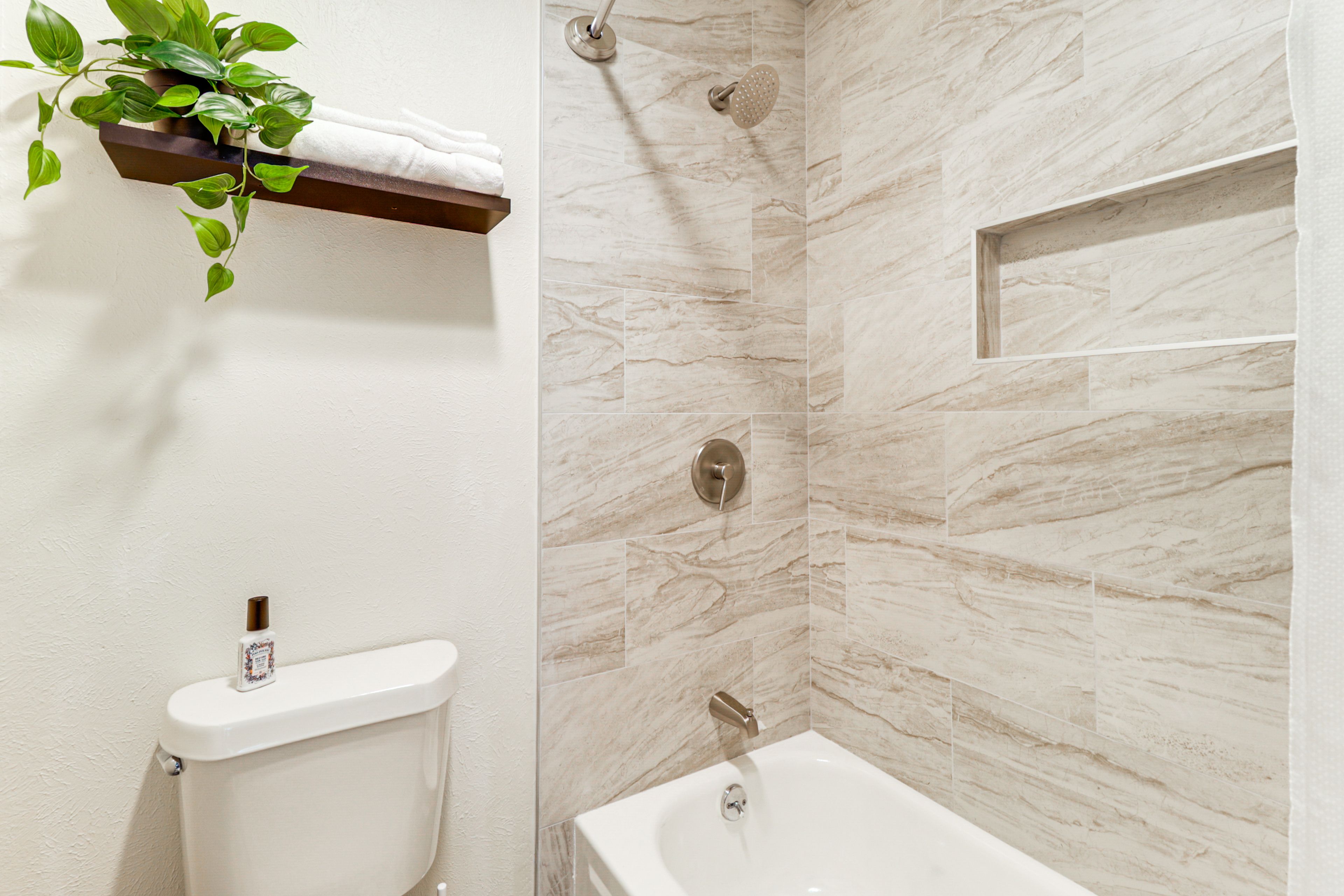 Full Bathroom | 1st Floor