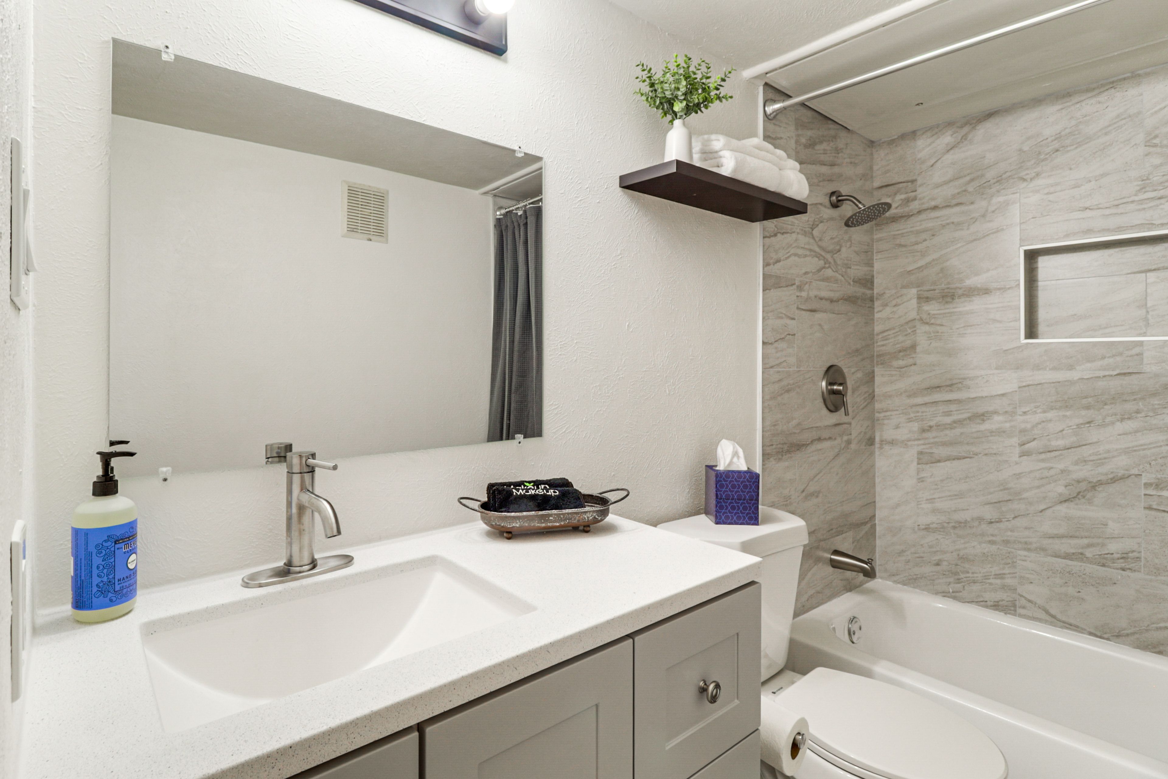 Full Bathroom | 2nd Floor