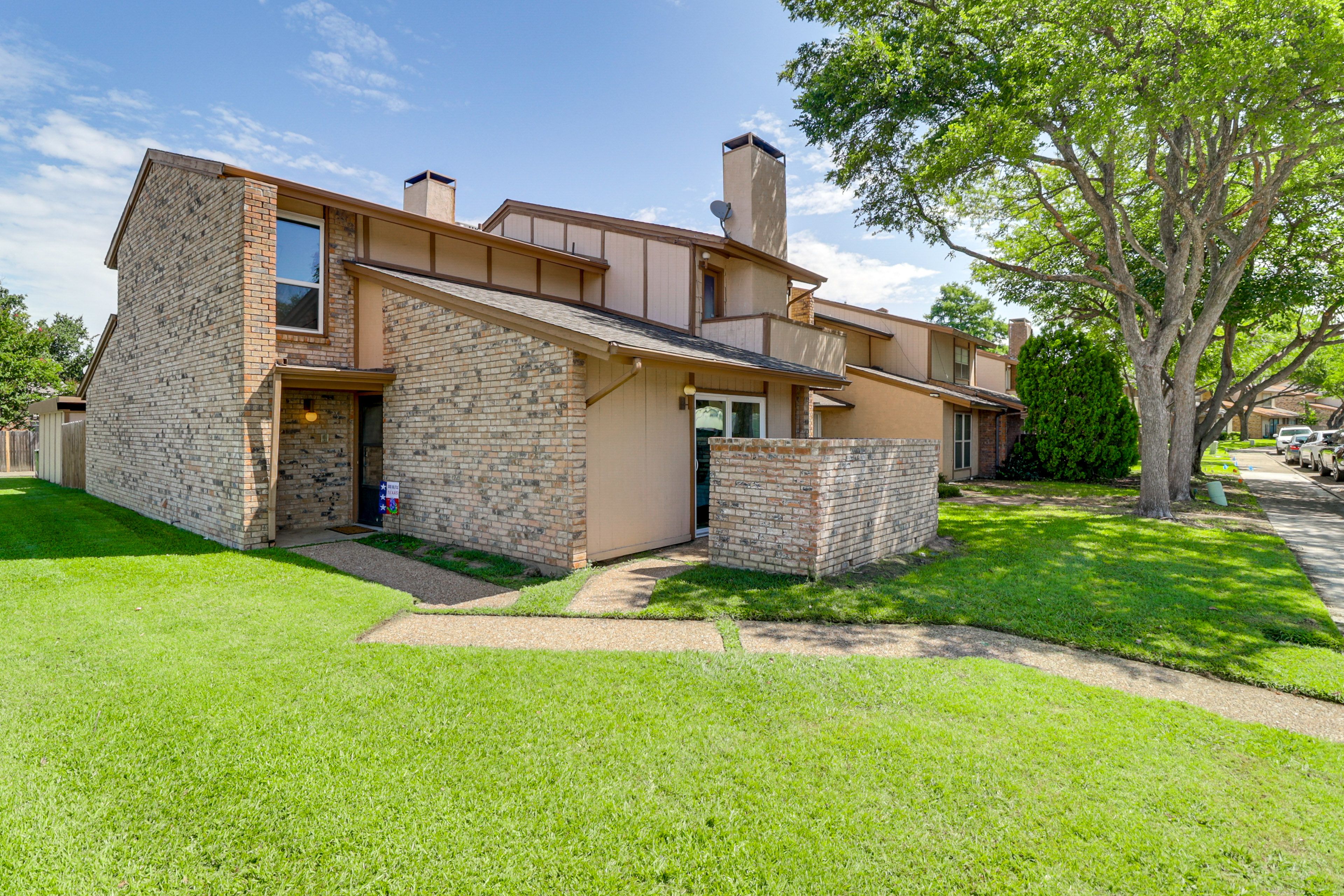 Property Exterior | 5 Mi to Texas Live!