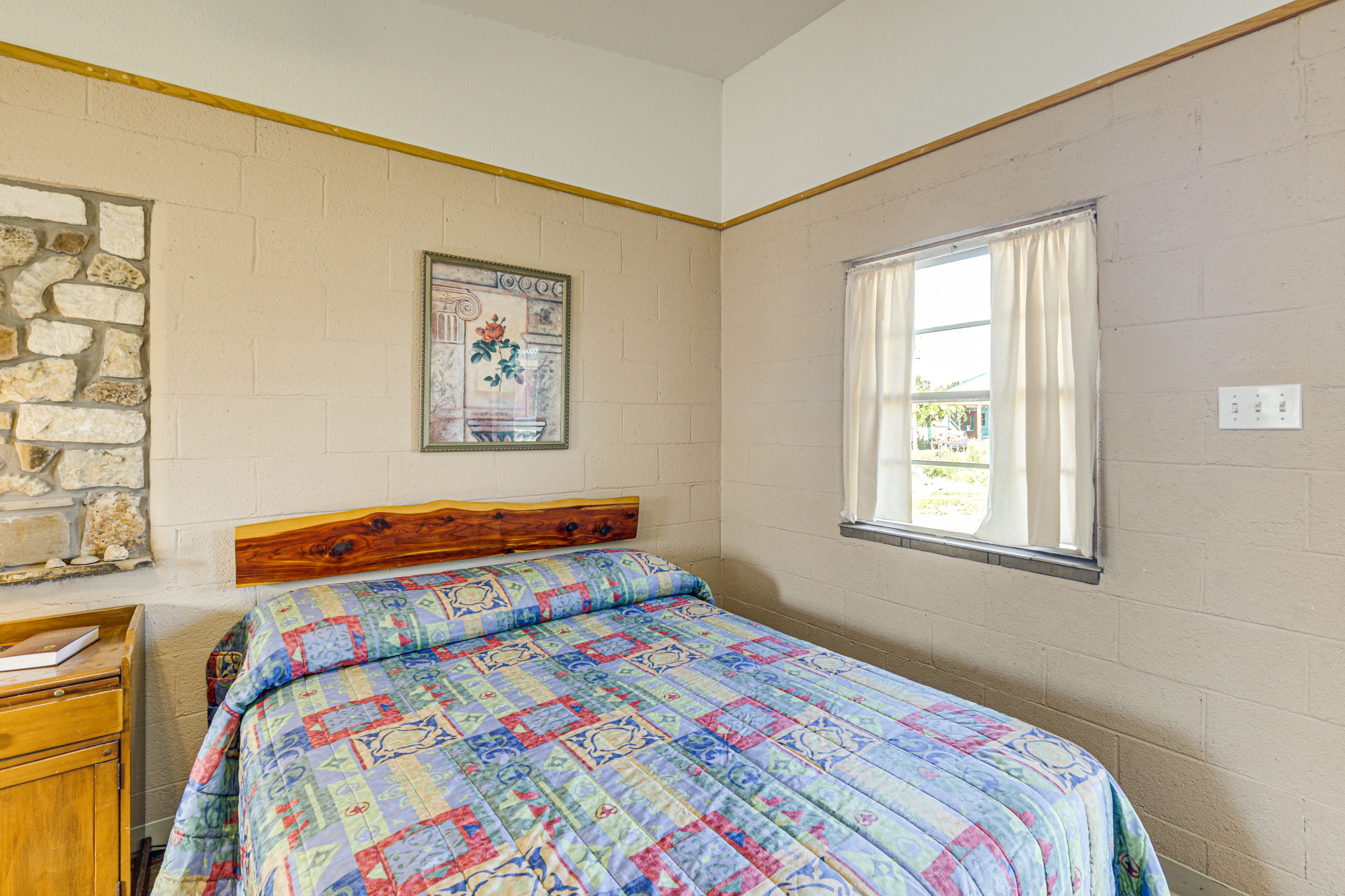 Studio | 2 Queen Beds | Smart TV