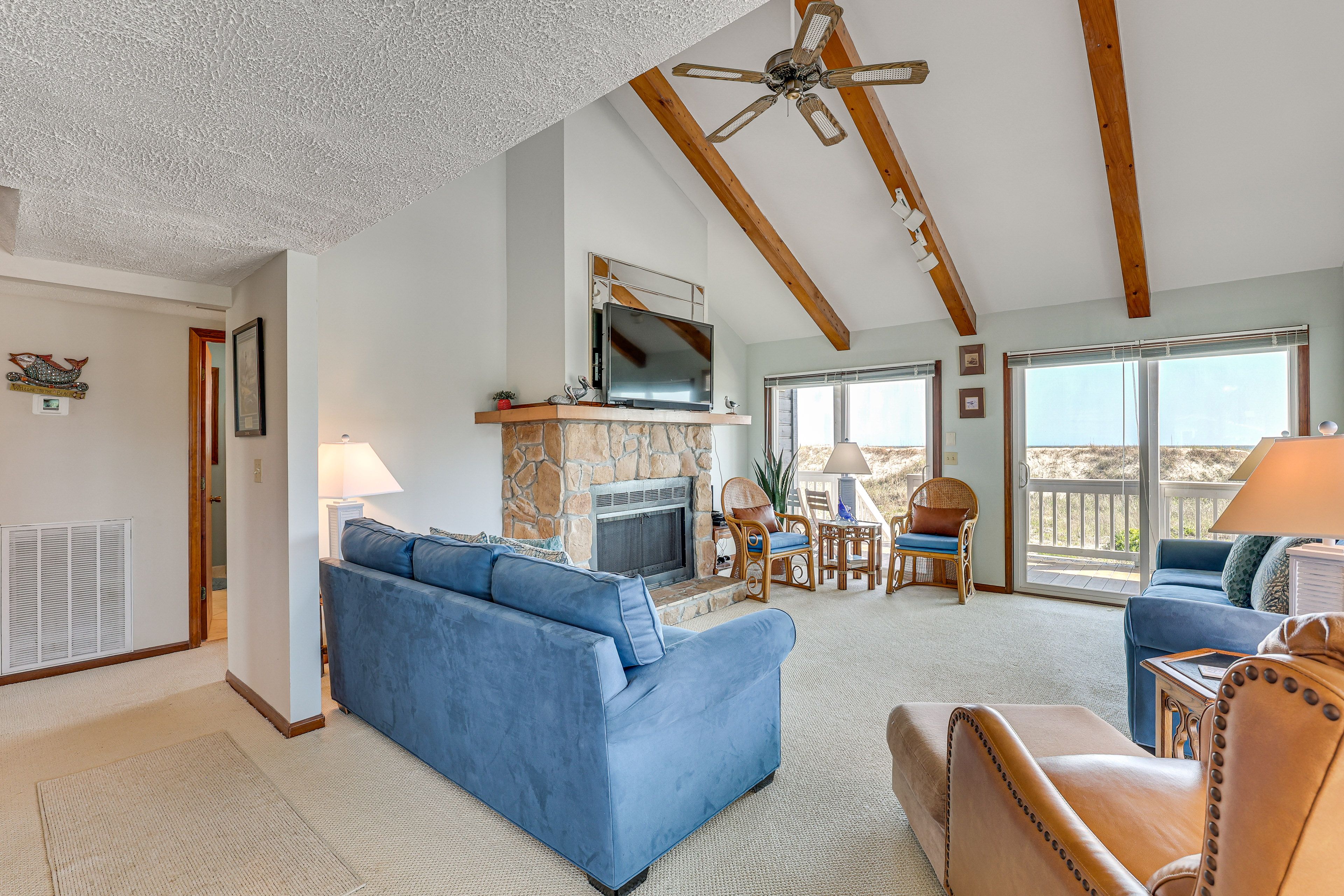 Living Room | Free WiFi | Smart TV | 1st Floor