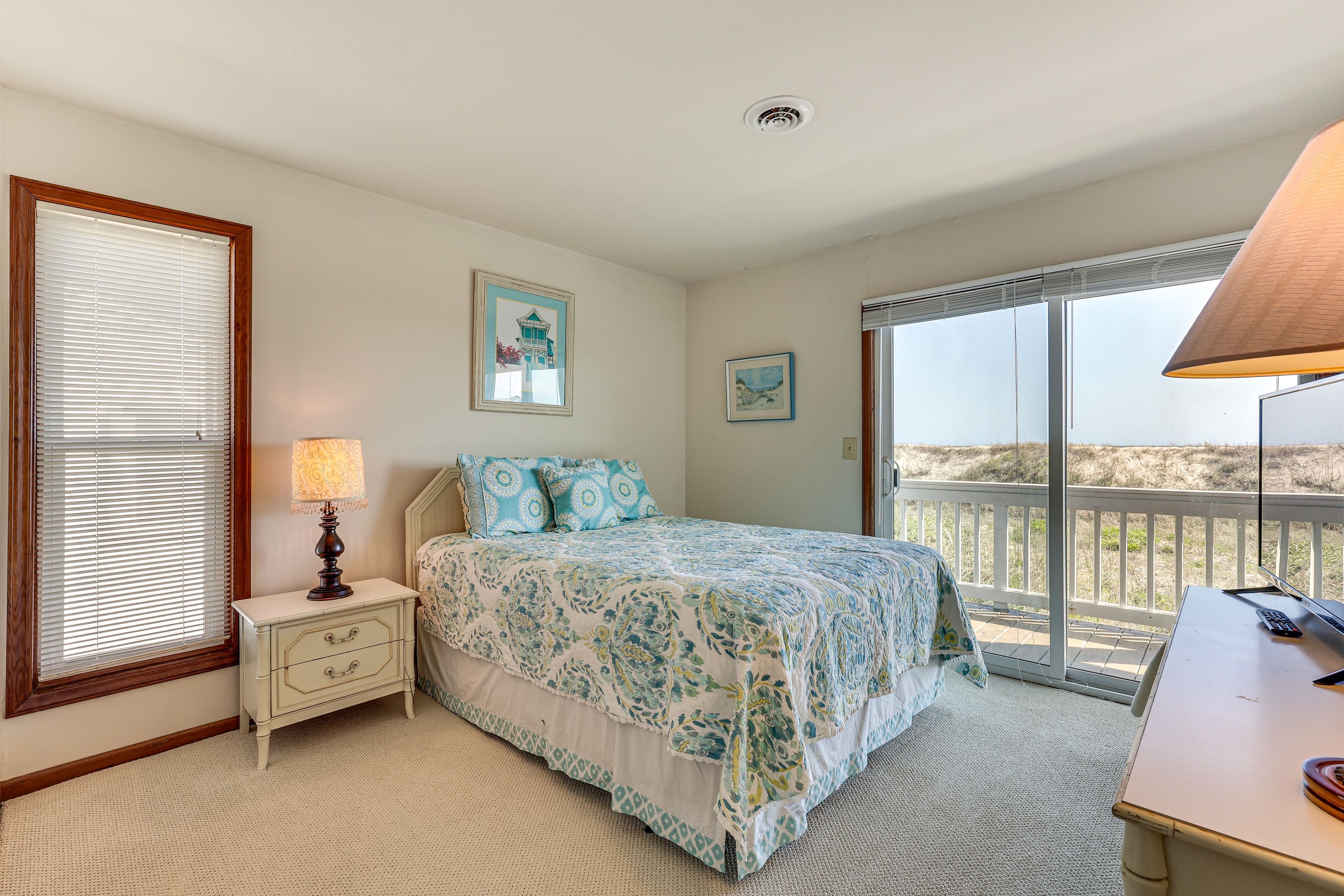 Bedroom 2 | Queen Bed | 1st Floor