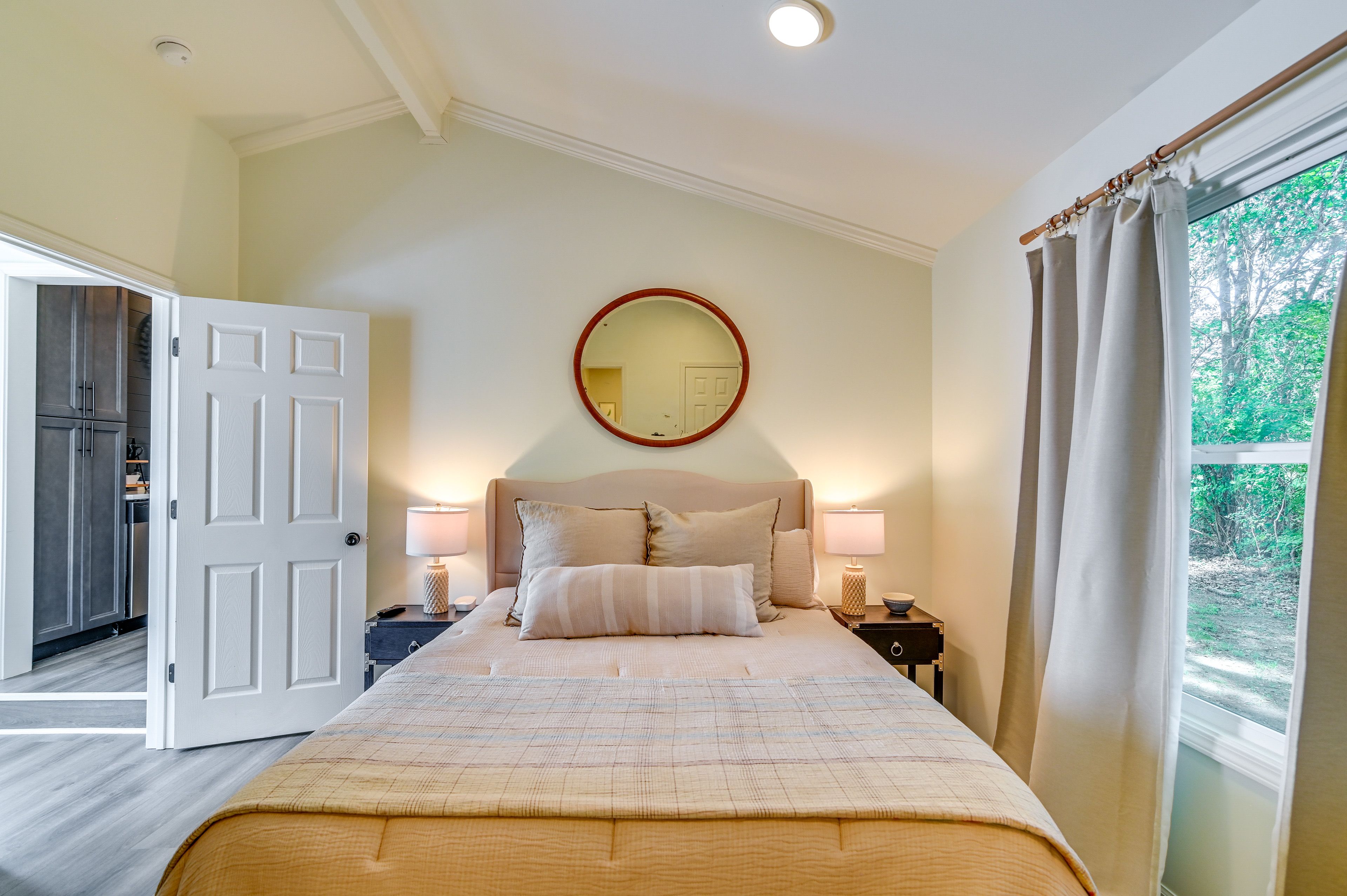 Bedroom 2 | Queen Bed | Smart TV