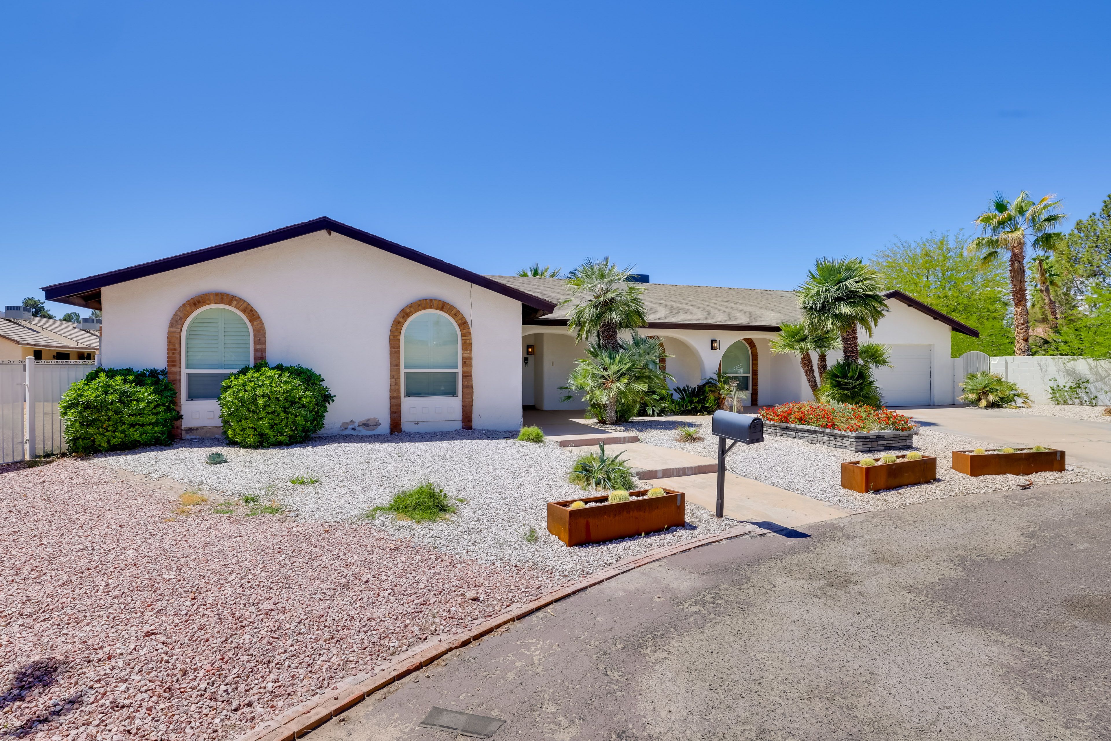 Exterior | Parking | Garage (2 Vehicles) | Driveway (2 Vehicles)