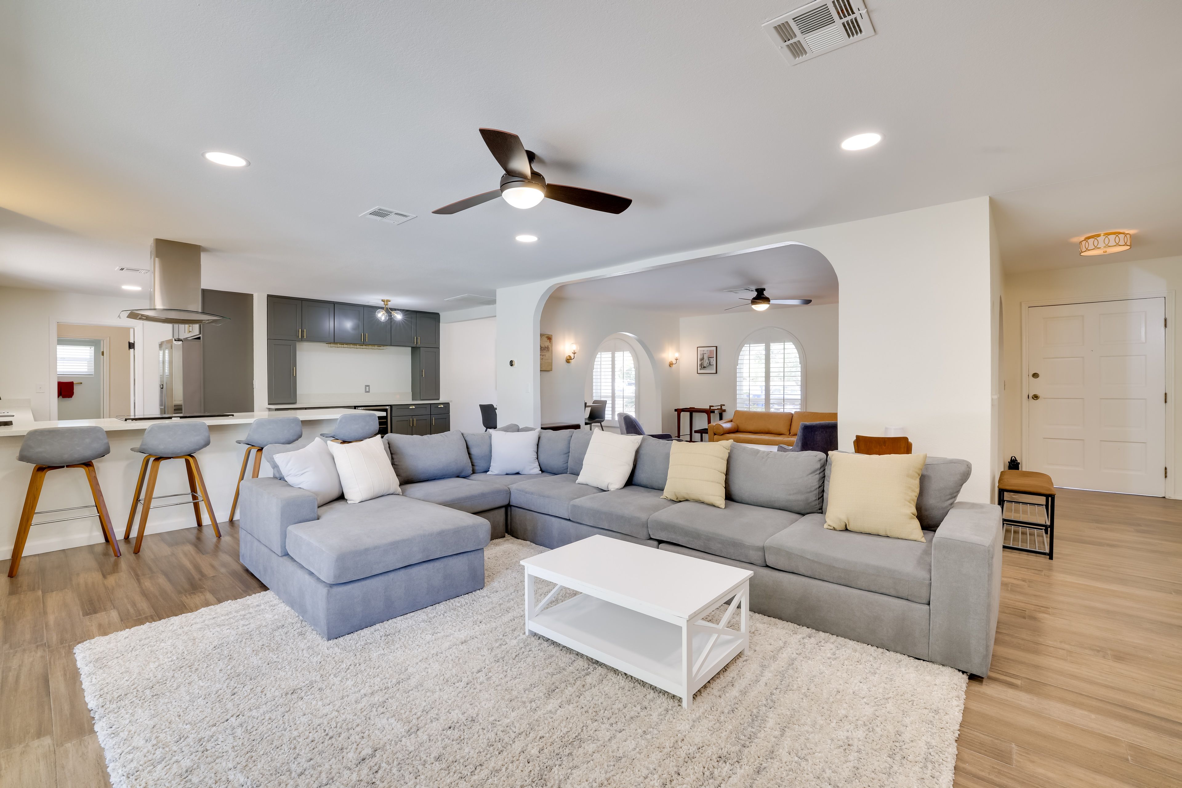 Living Room | Central A/C | Free WiFi | Smart TV