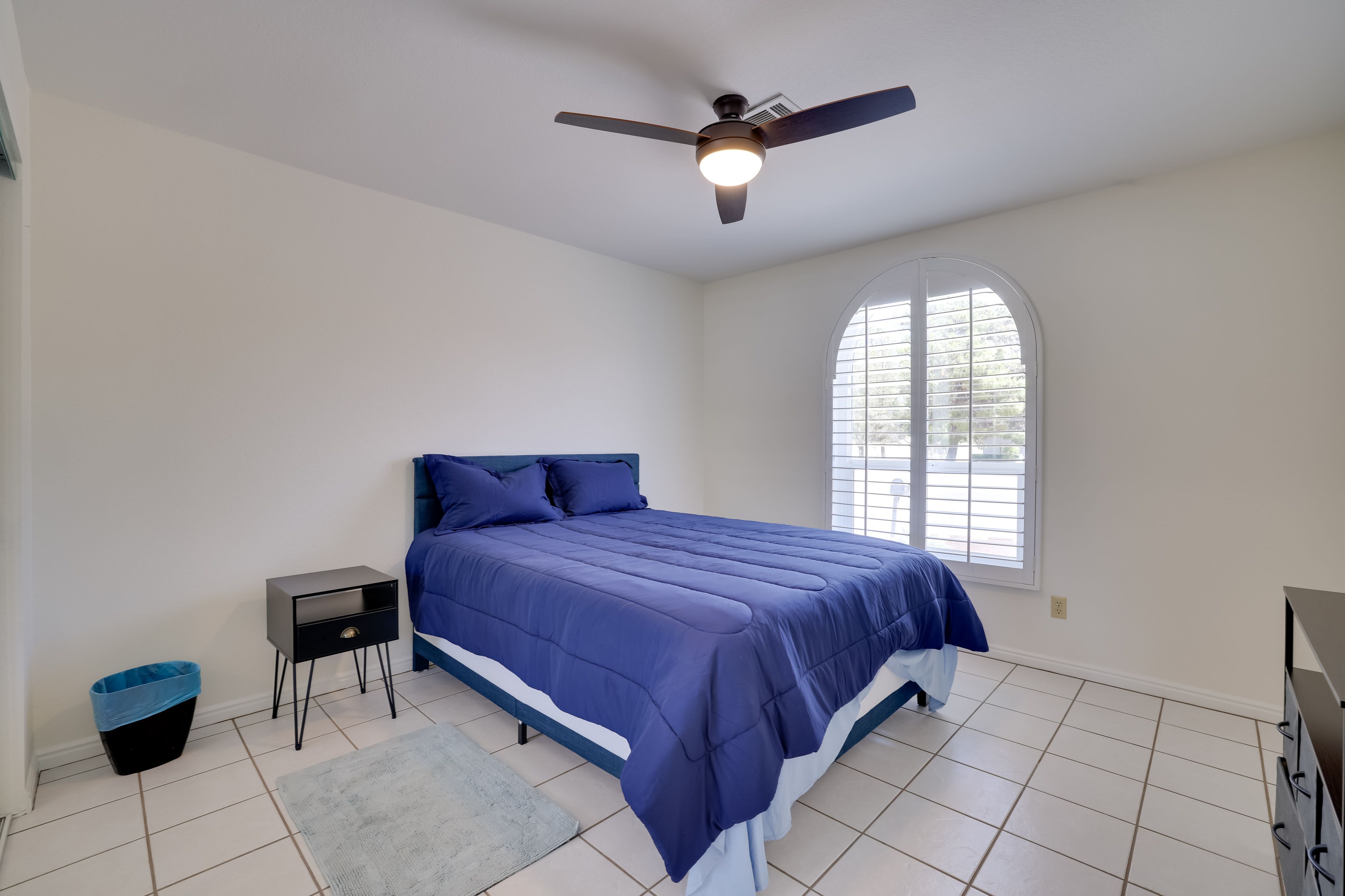 Bedroom 2 | Queen Bed