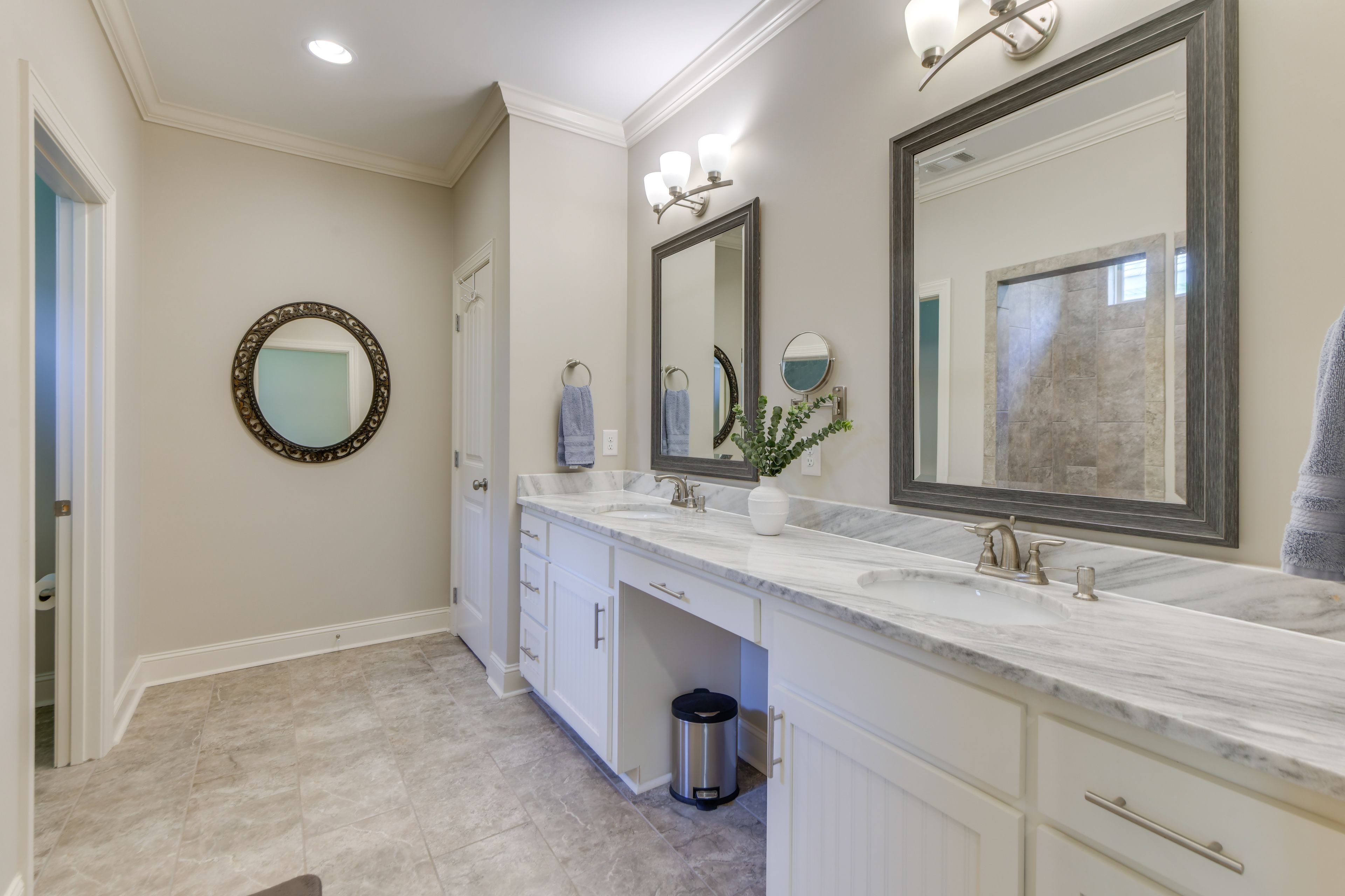En-Suite Bathroom | Towels Provided