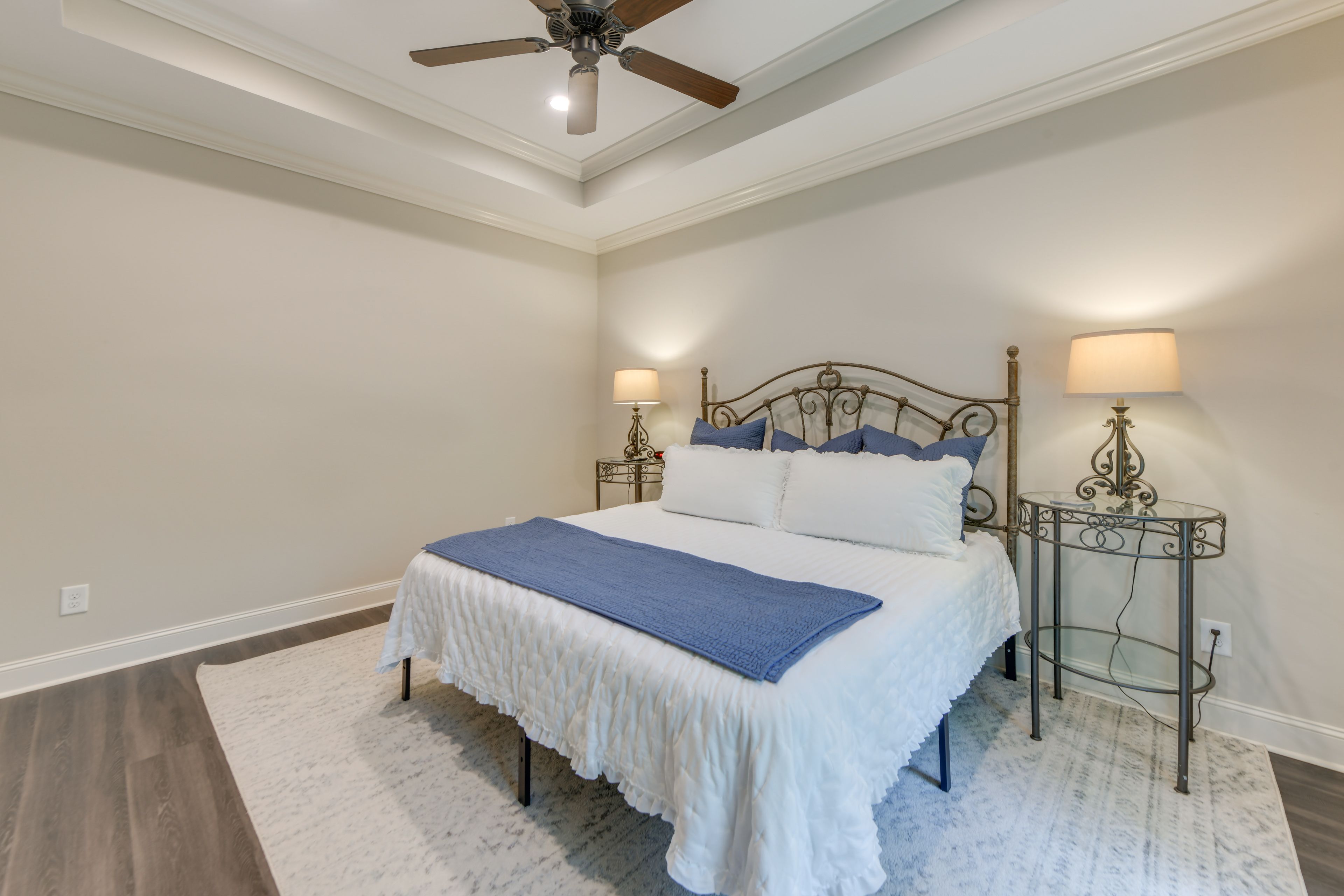 Bedroom 2 | King Bed | Smart TV